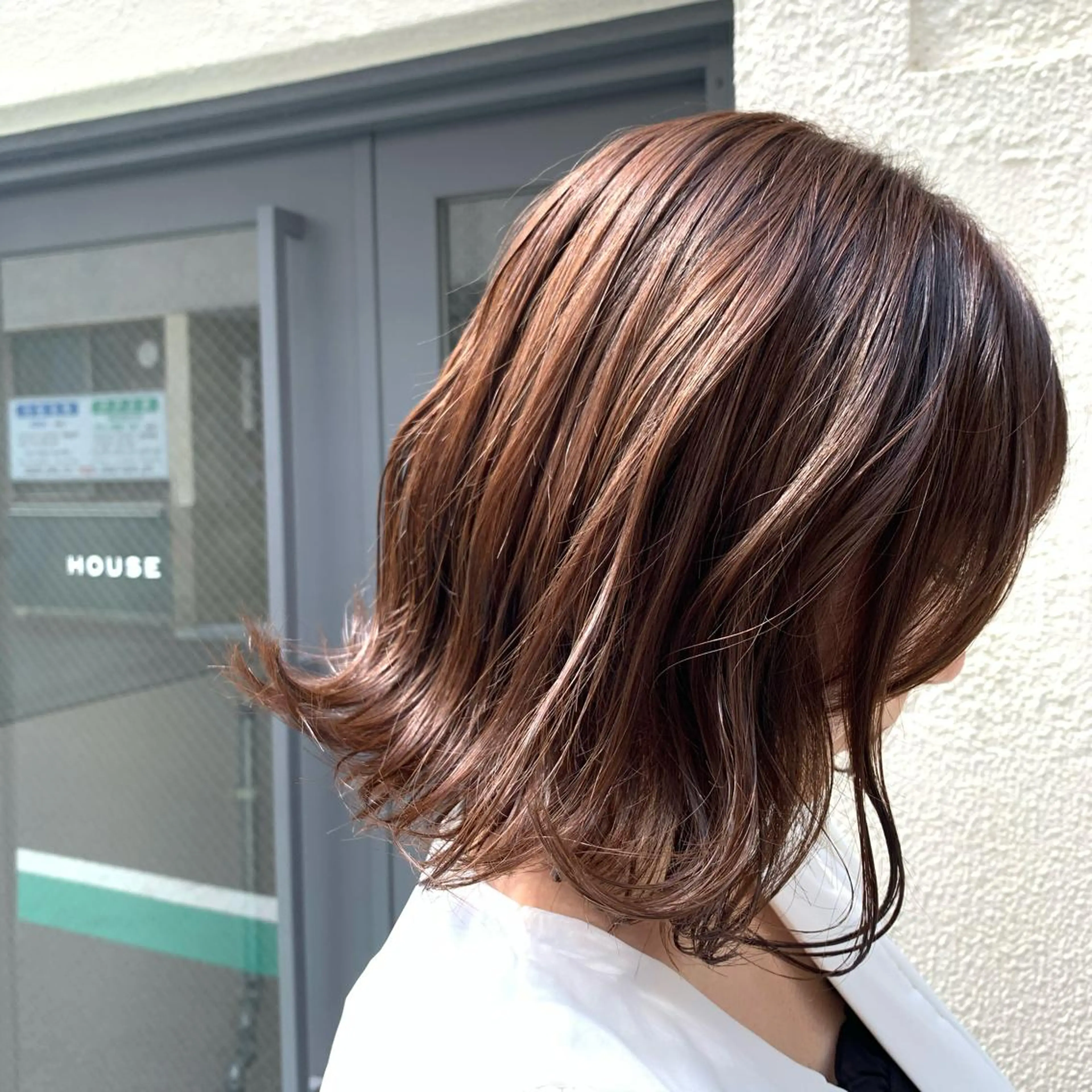 ミディアム カラー ベージュカラー ブラウンカラー 外ハネヘア 西岡 優太のヘアスタイル