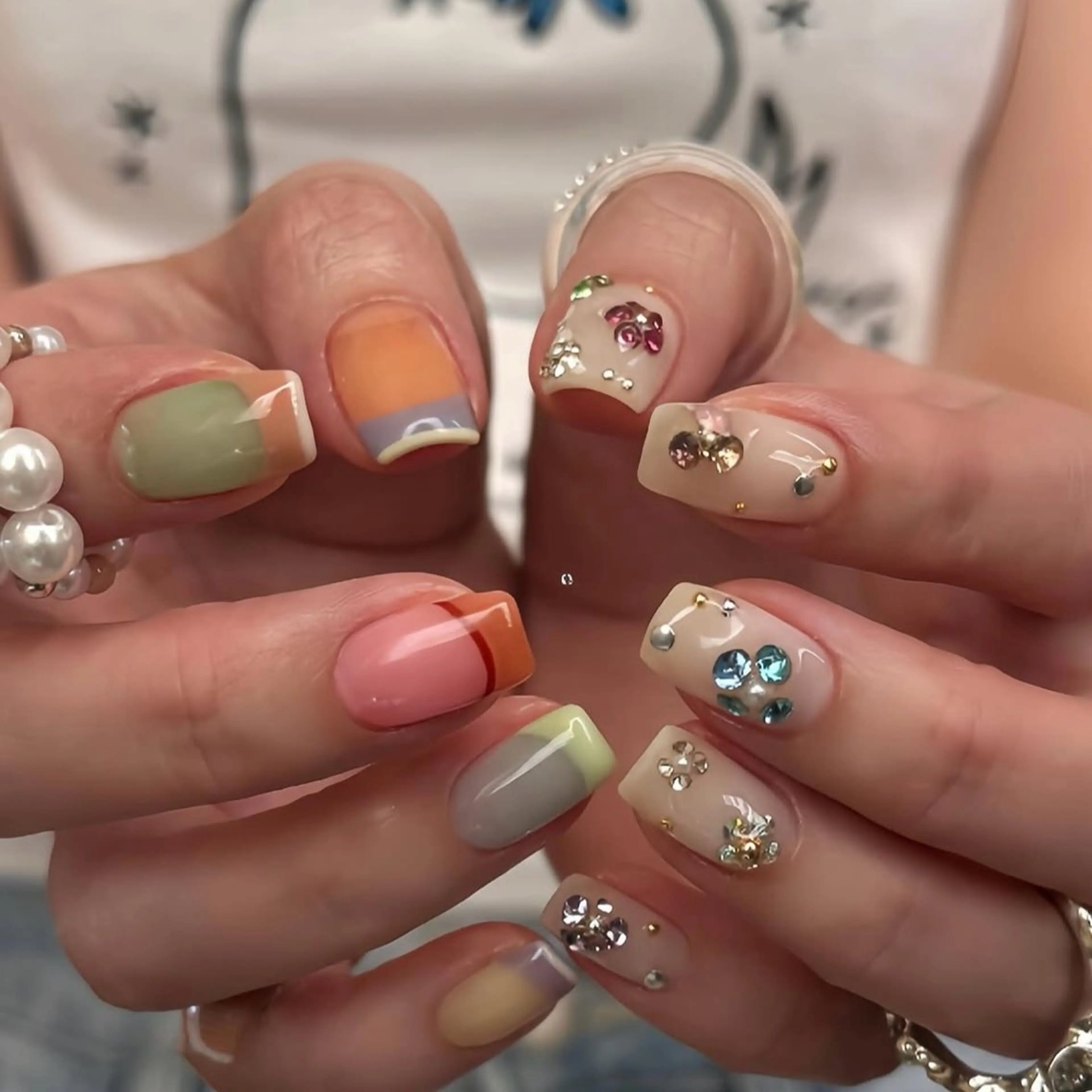 ネイル ガーリー ホログラムネイル 韓国ネイル マグネットネイル ニュアンスネイル ハンドネイル amuse ニュアンス/個性派のネイルデザイン