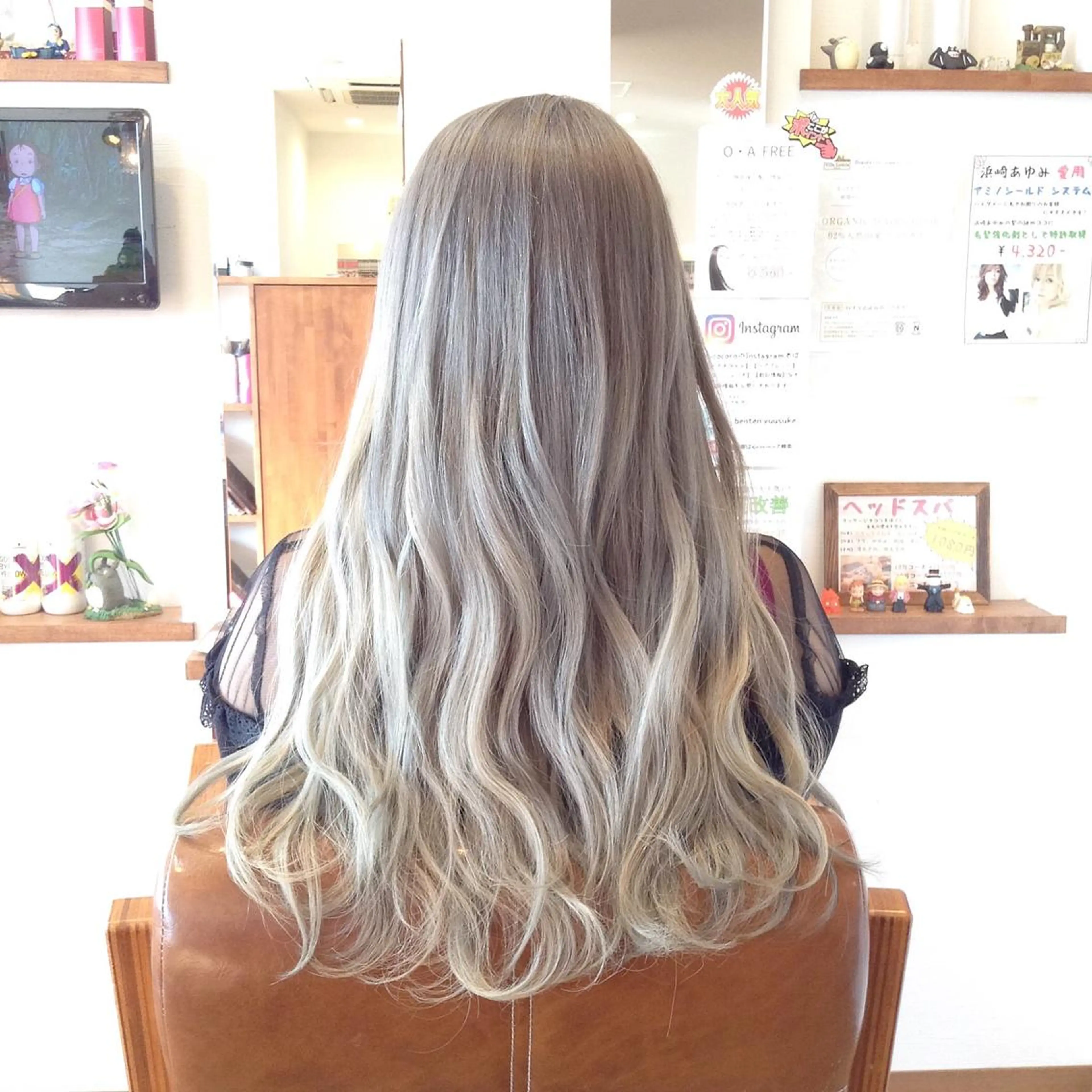 セミロング カラー アディクシーカラー ダブルカラー ハイライトカラー イルミナカラー 3Dハイライト カット ヘアカラー トリートメント 辨天 勇介のヘアスタイル