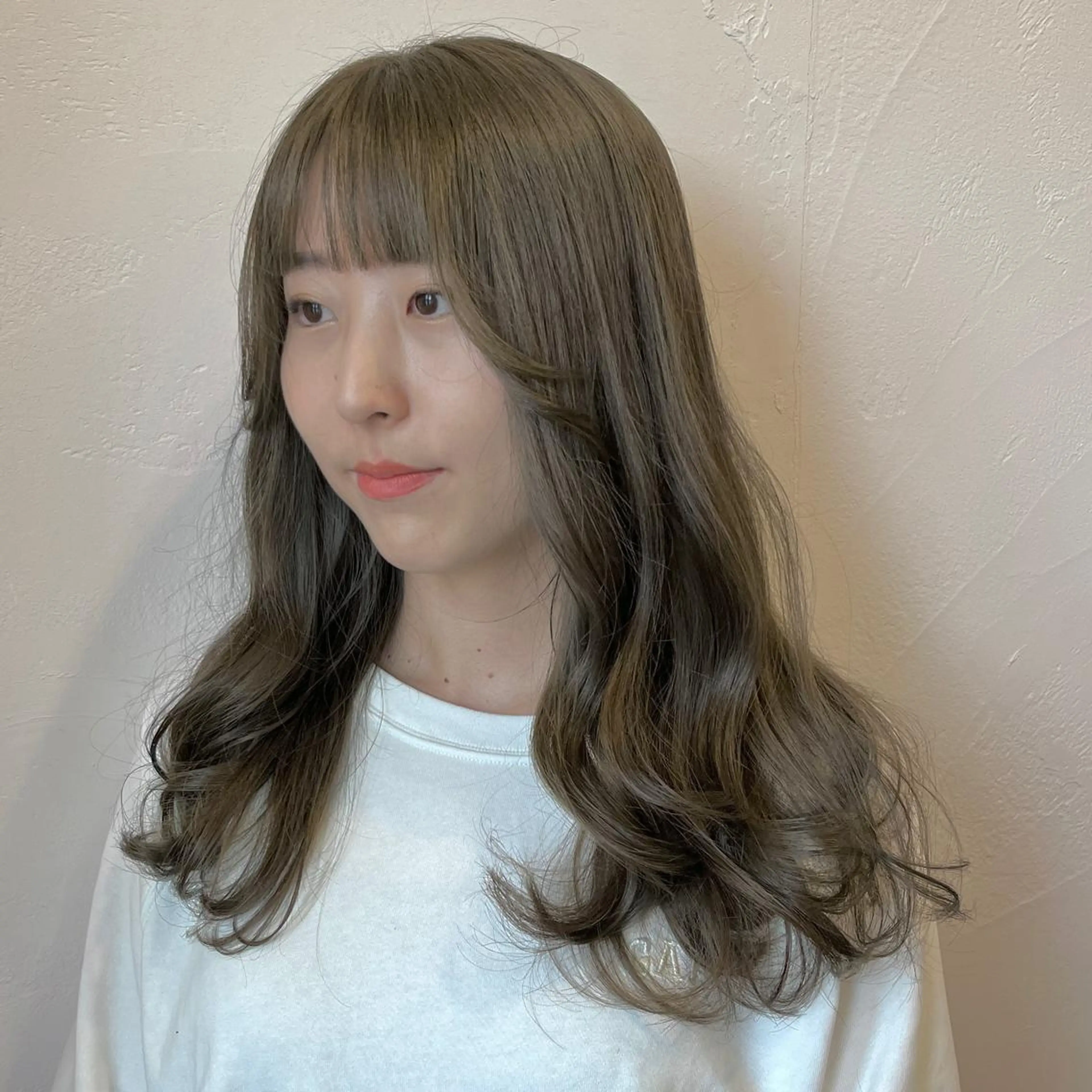 ロング カラー ベージュカラー ブリーチ 透明感カラー オリーブベージュ 伊藤ゆかり/髪質改善 /透明感カラーのヘアスタイル