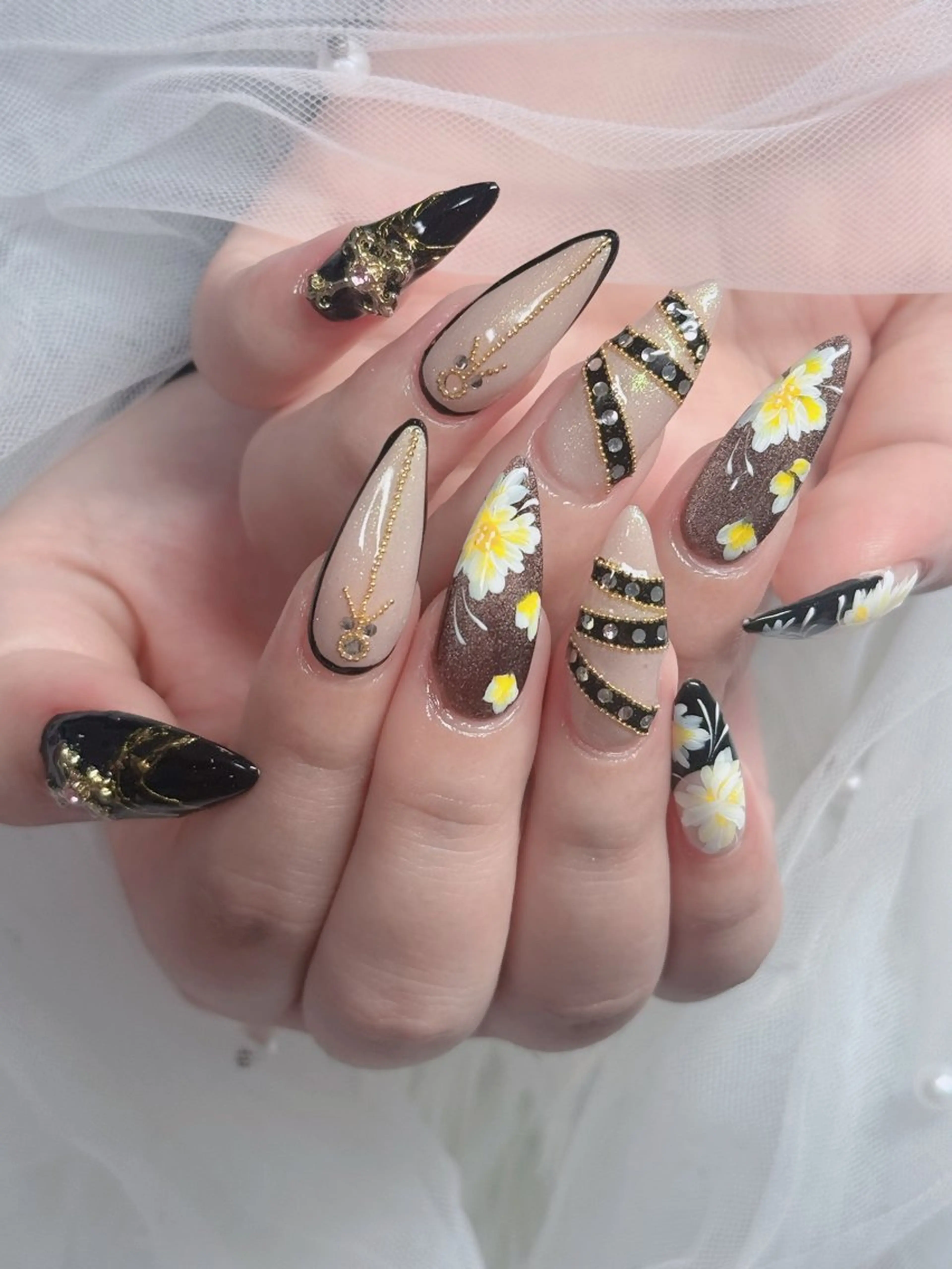 ネイル オーロラネイル フレンチネイル ジェルネイル ハロウィン キラキラネイル ハンドネイル H.baby Nail Salonのネイルデザイン