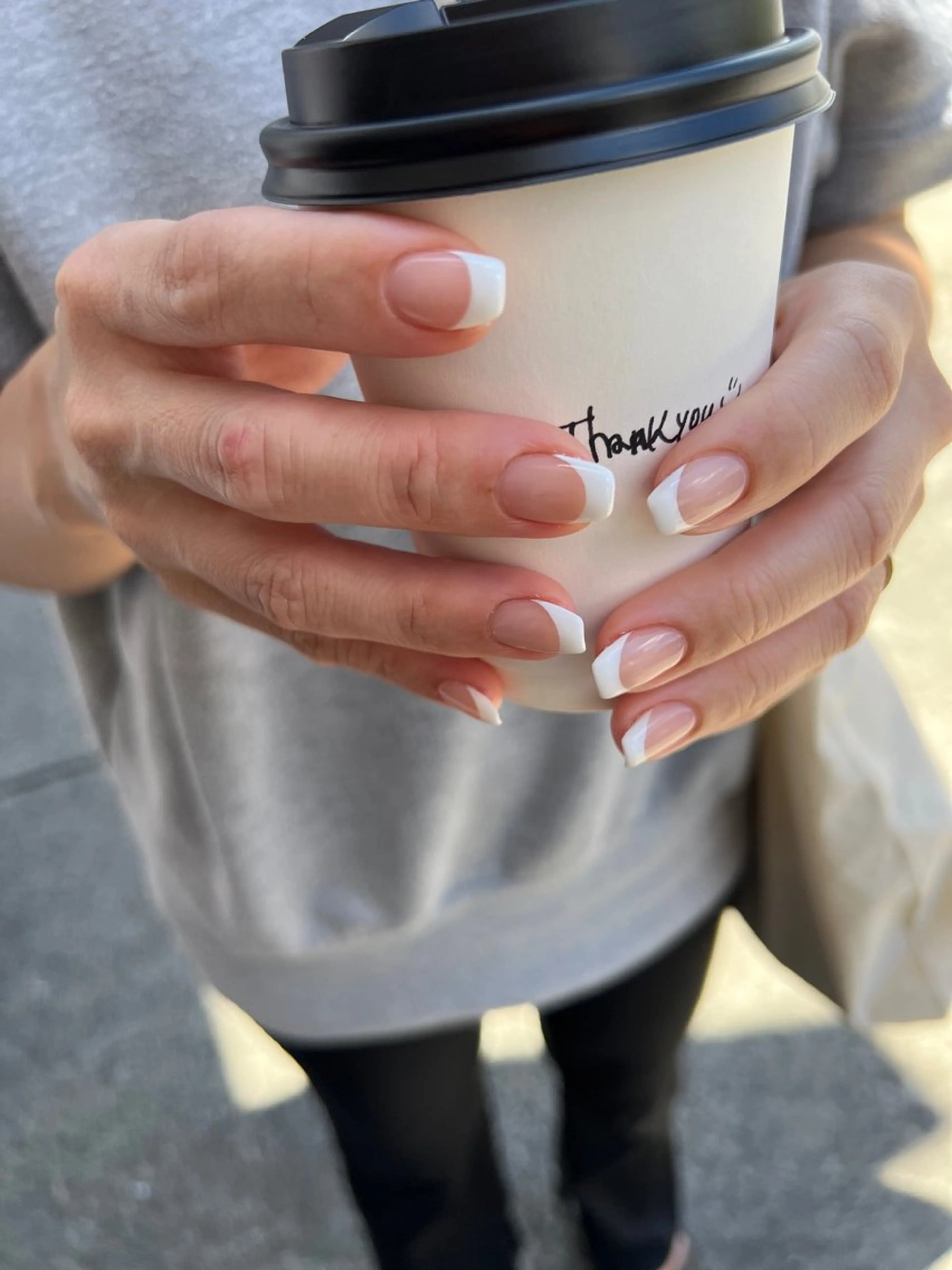 『シンプルにもおしゃれにもフレンチネイル』　　クリアベースのフレンチネイル(オフ込みドライケア付き)の写真