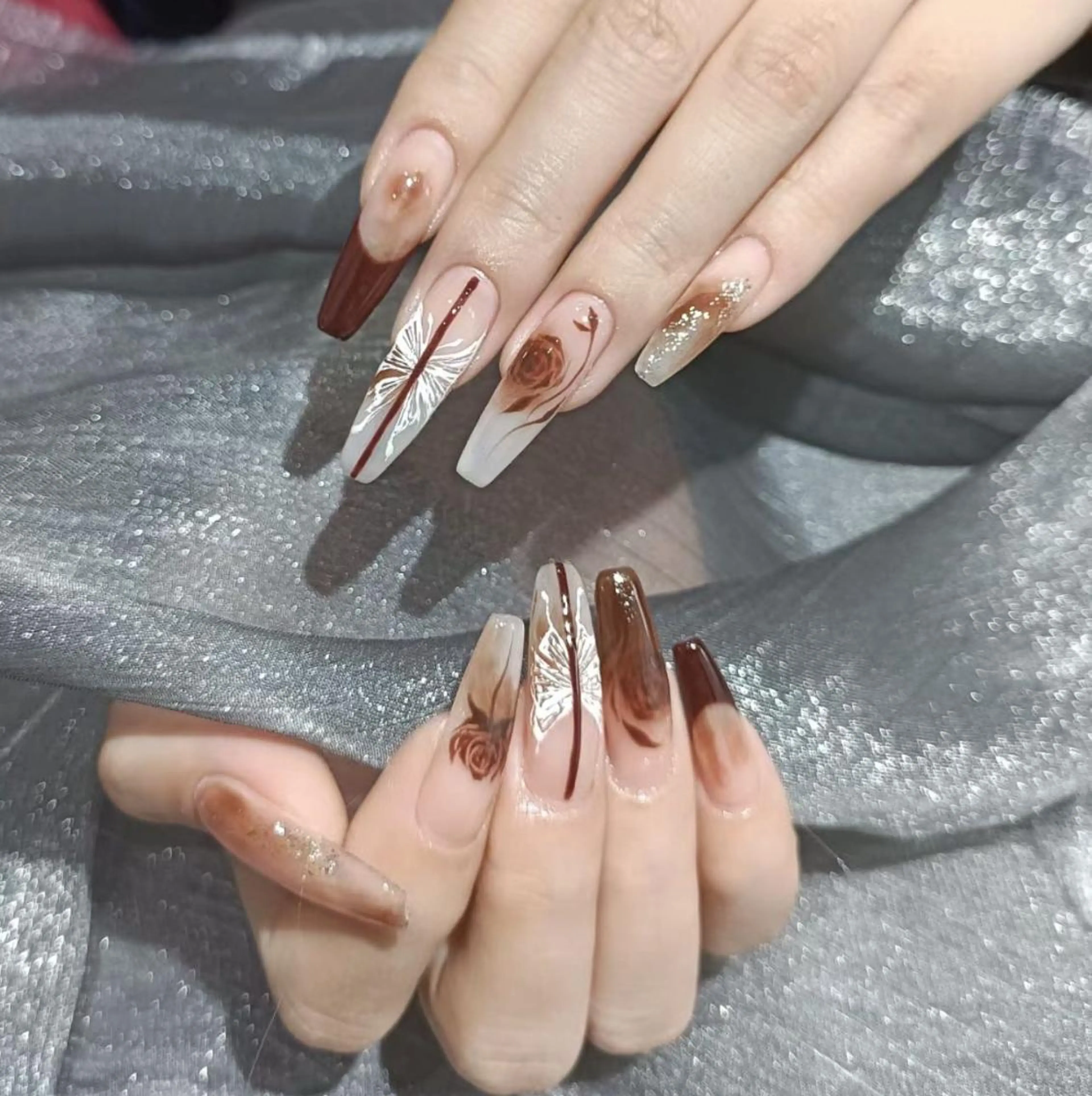 ネイル アートネイル 長さ出し ネイルチップ Queens ciciのネイルデザイン