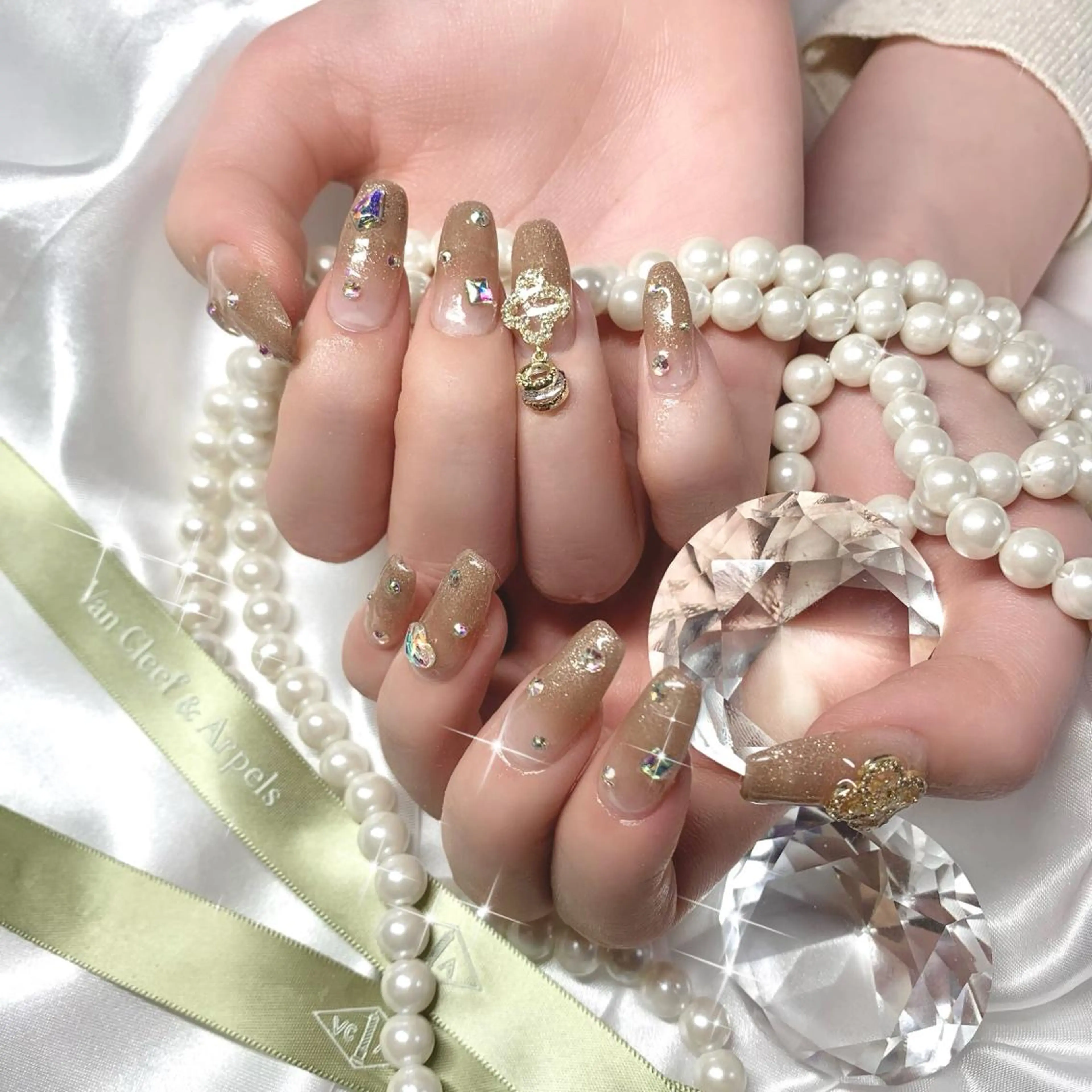 ネイル ジェルネイル グラデーション キラキラネイル 韓国ネイル パラジェル élu by Noriko 前原のネイルデザイン