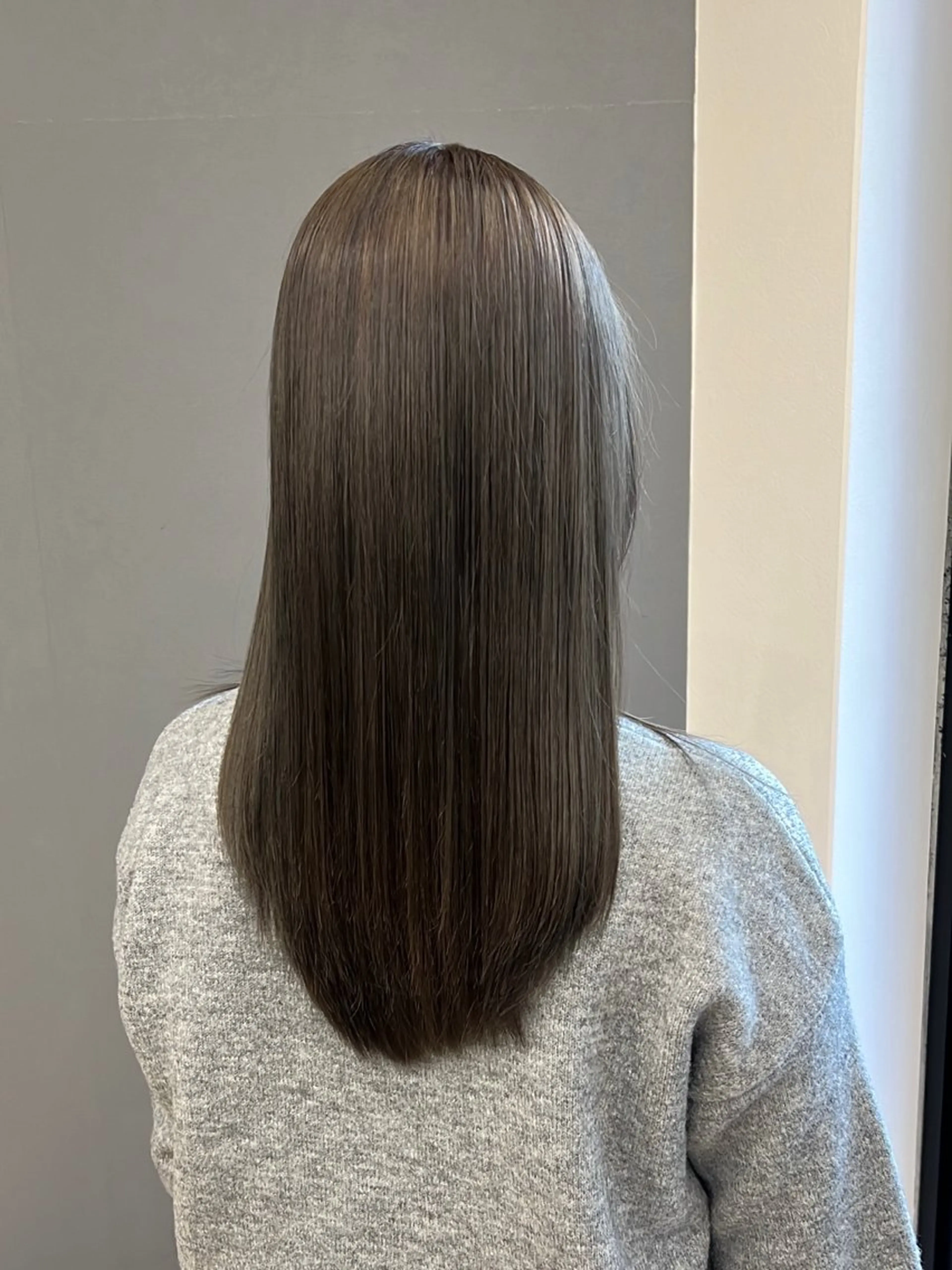 カラー 亀井 詩奈のヘアスタイル