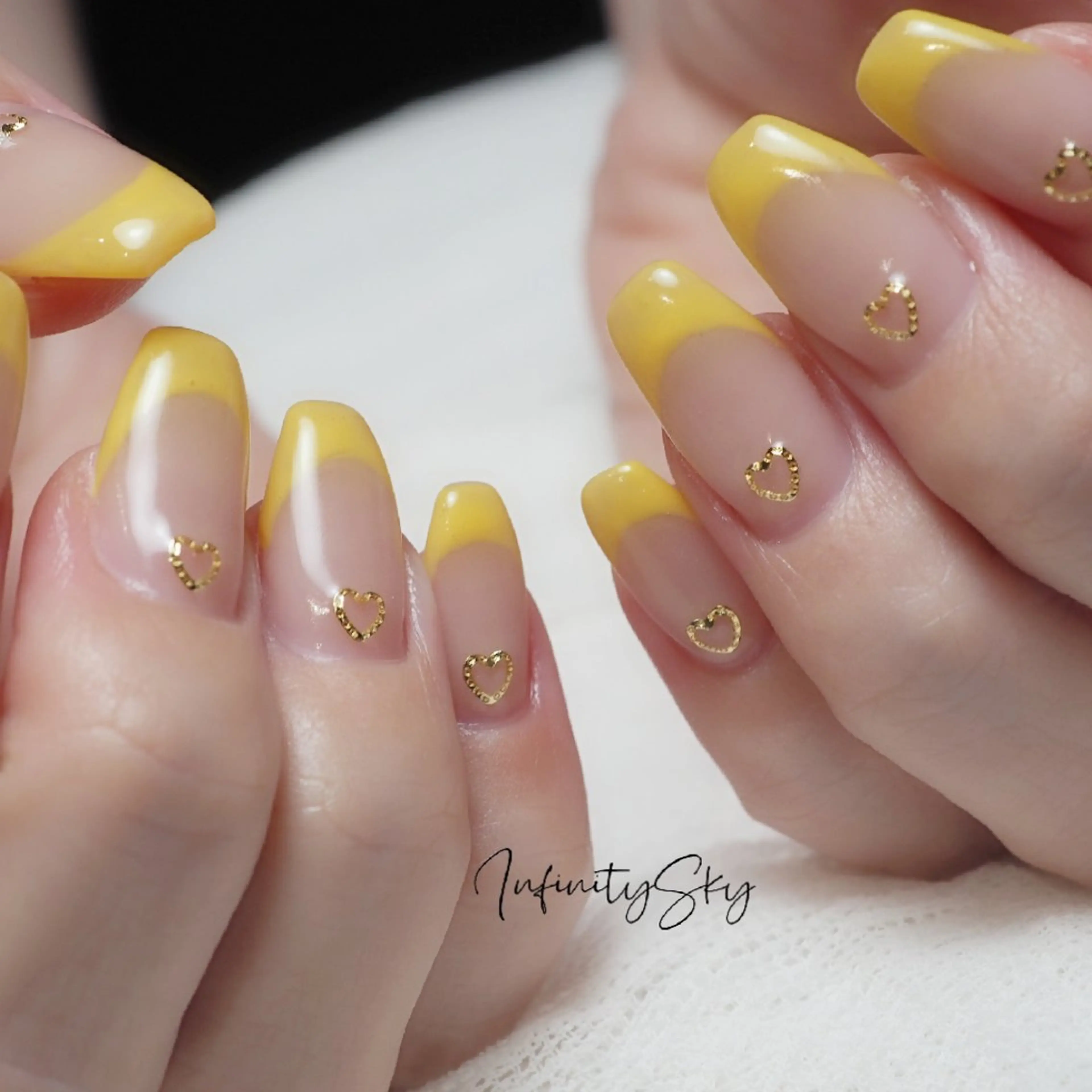 ネイル フレンチネイル ハンドネイル infinity skyのネイルデザイン