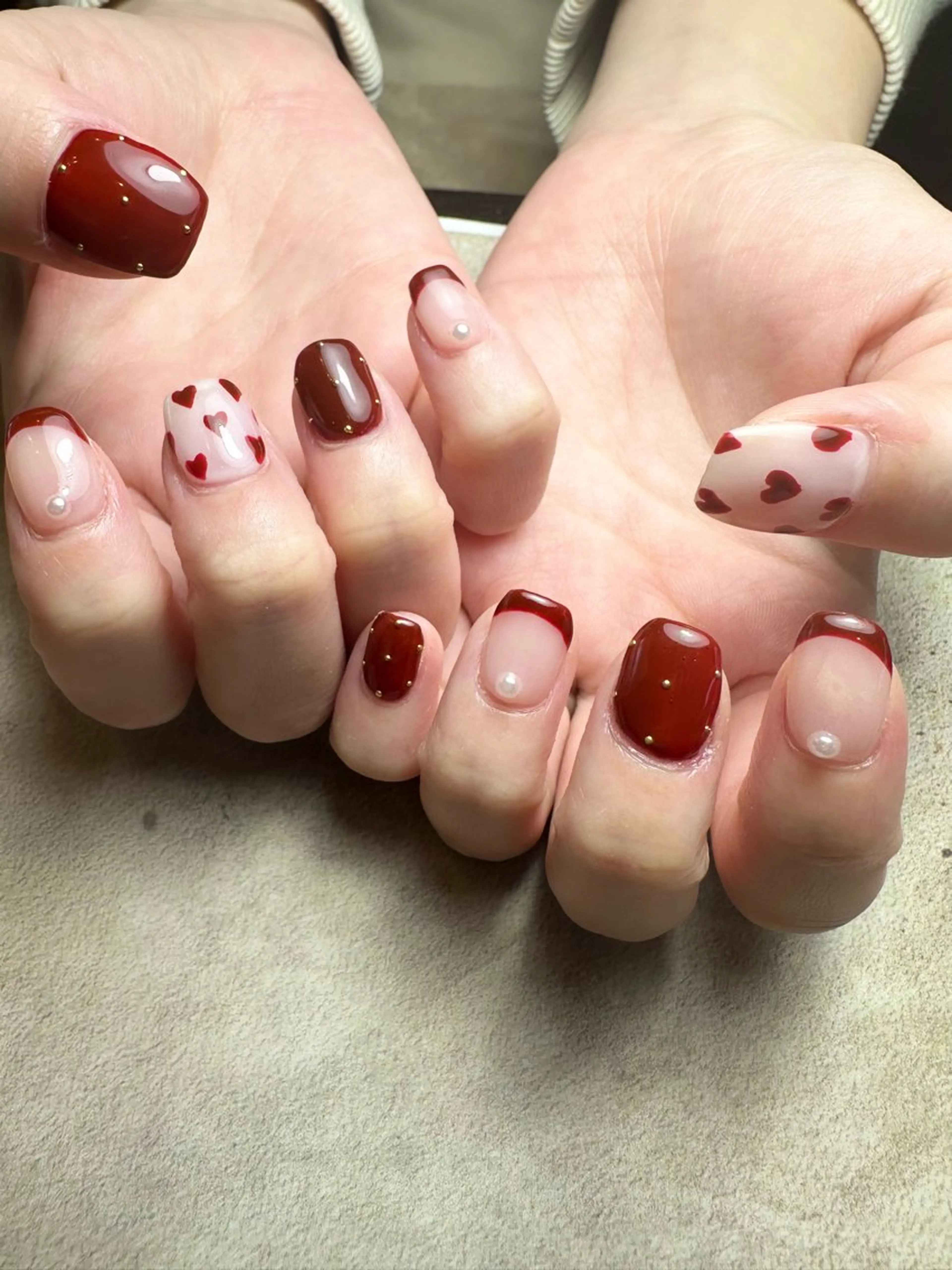 ネイル ボルドー ドット フレンチネイル 赤色 バレンタイン nailroom Anmie.のネイルデザイン