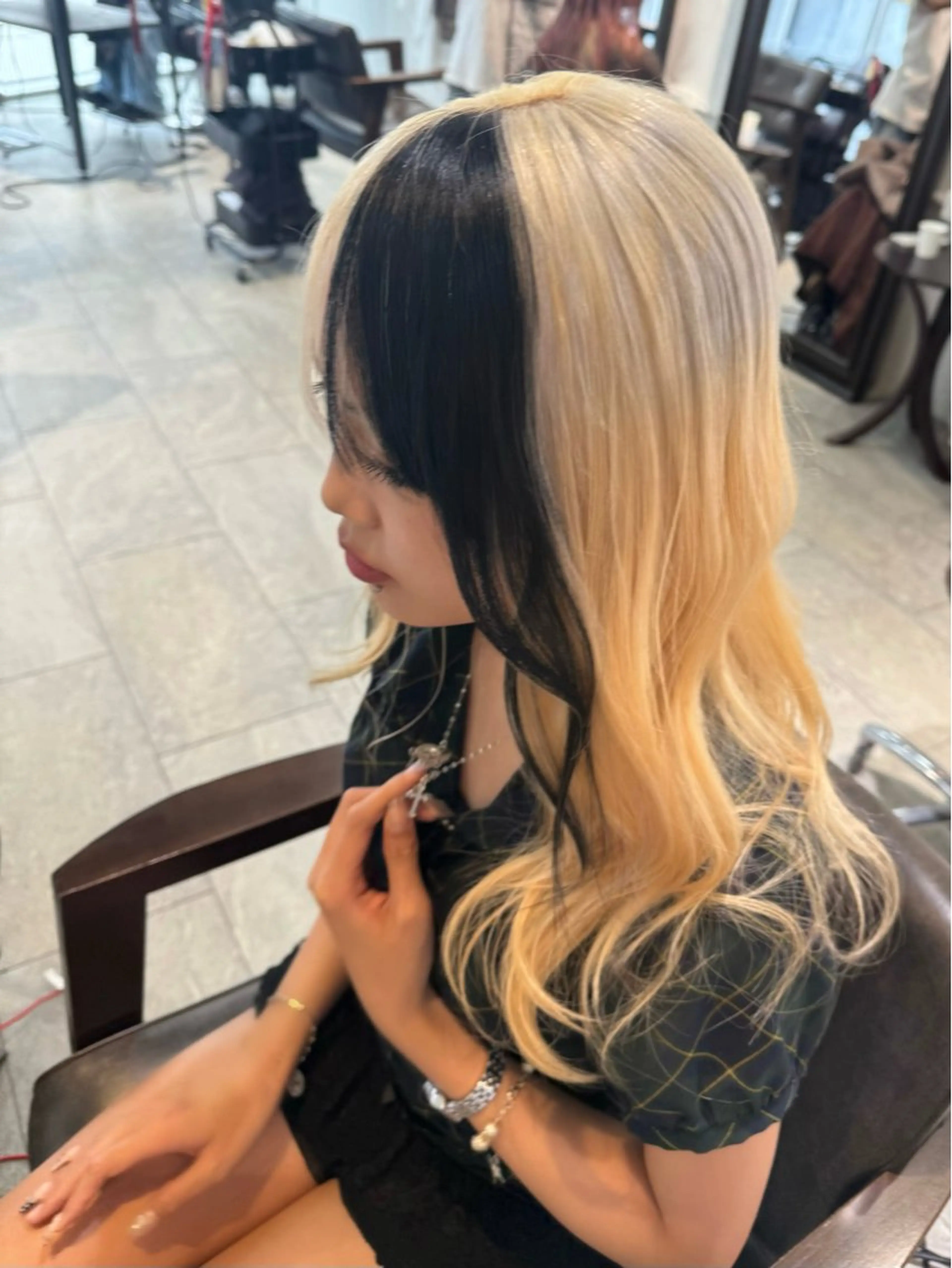 ロング カラー ヘアアレンジ 🎀ハイトーン・艶 カラー HANA🎀のヘアスタイル