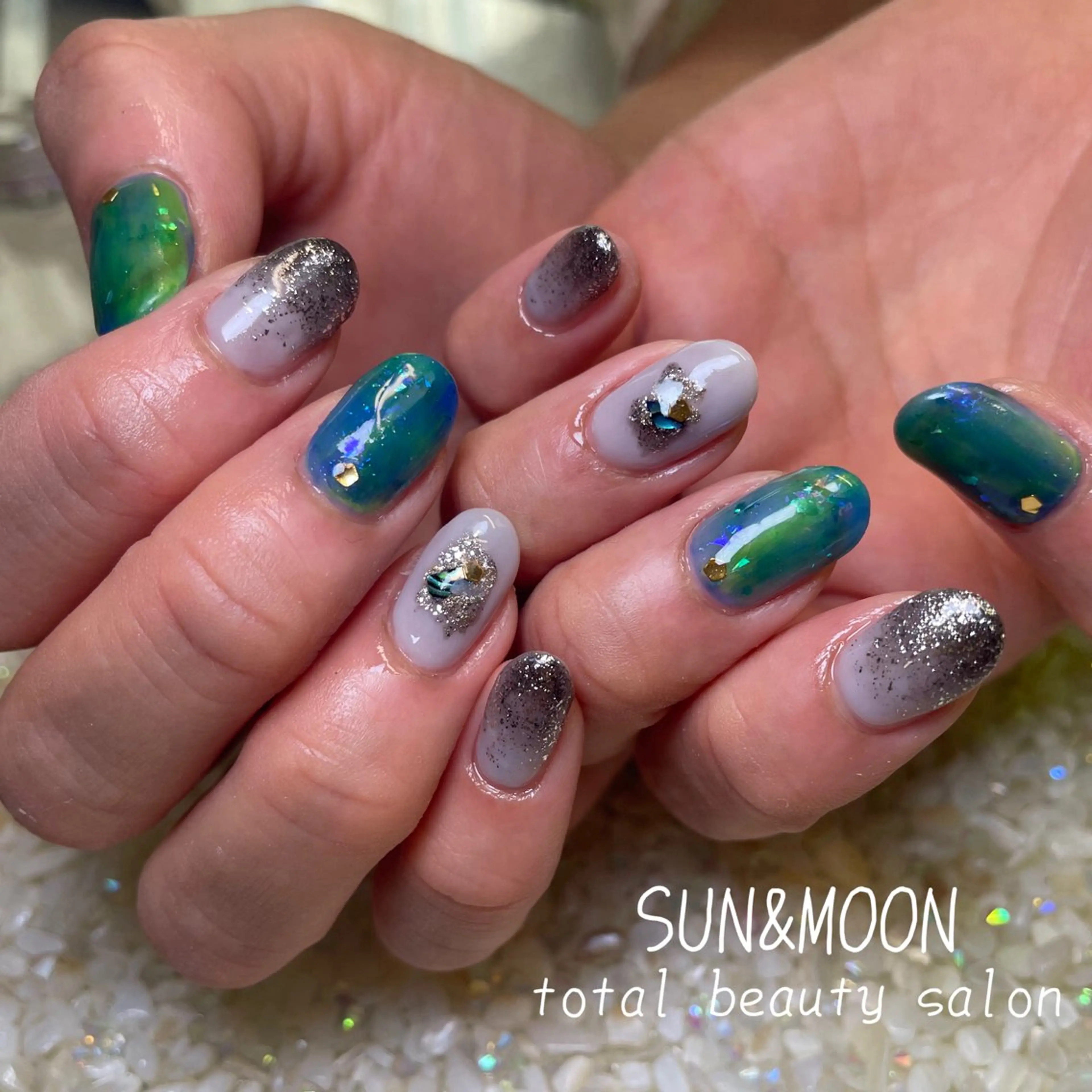 ネイル SUN&MOON REOのネイルデザイン