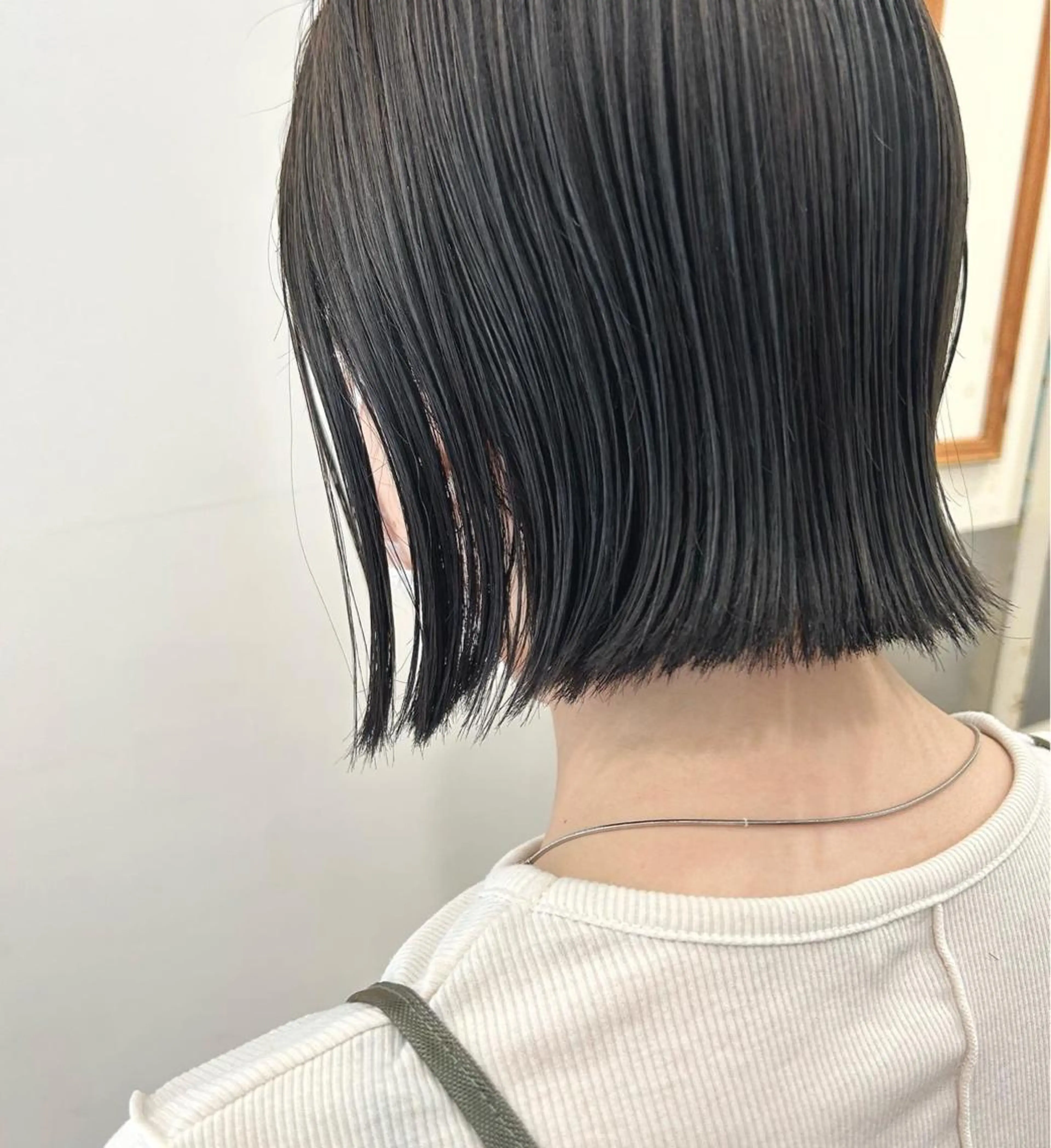 ショート カラー ぱつっとボブ/ 小野あかねのヘアスタイル