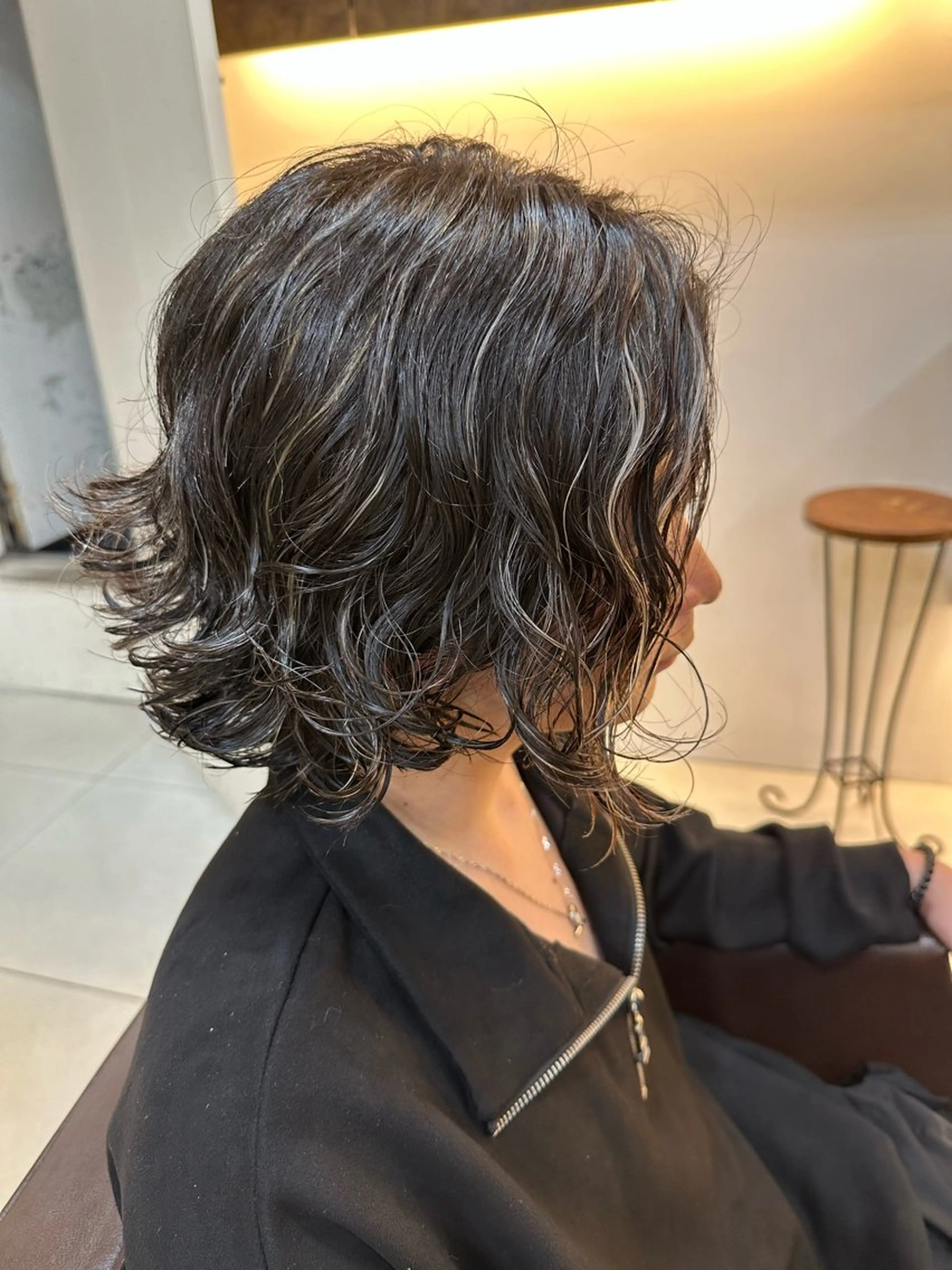 セミロング カラー パーマ 海外風センターパート 健人のヘアスタイル