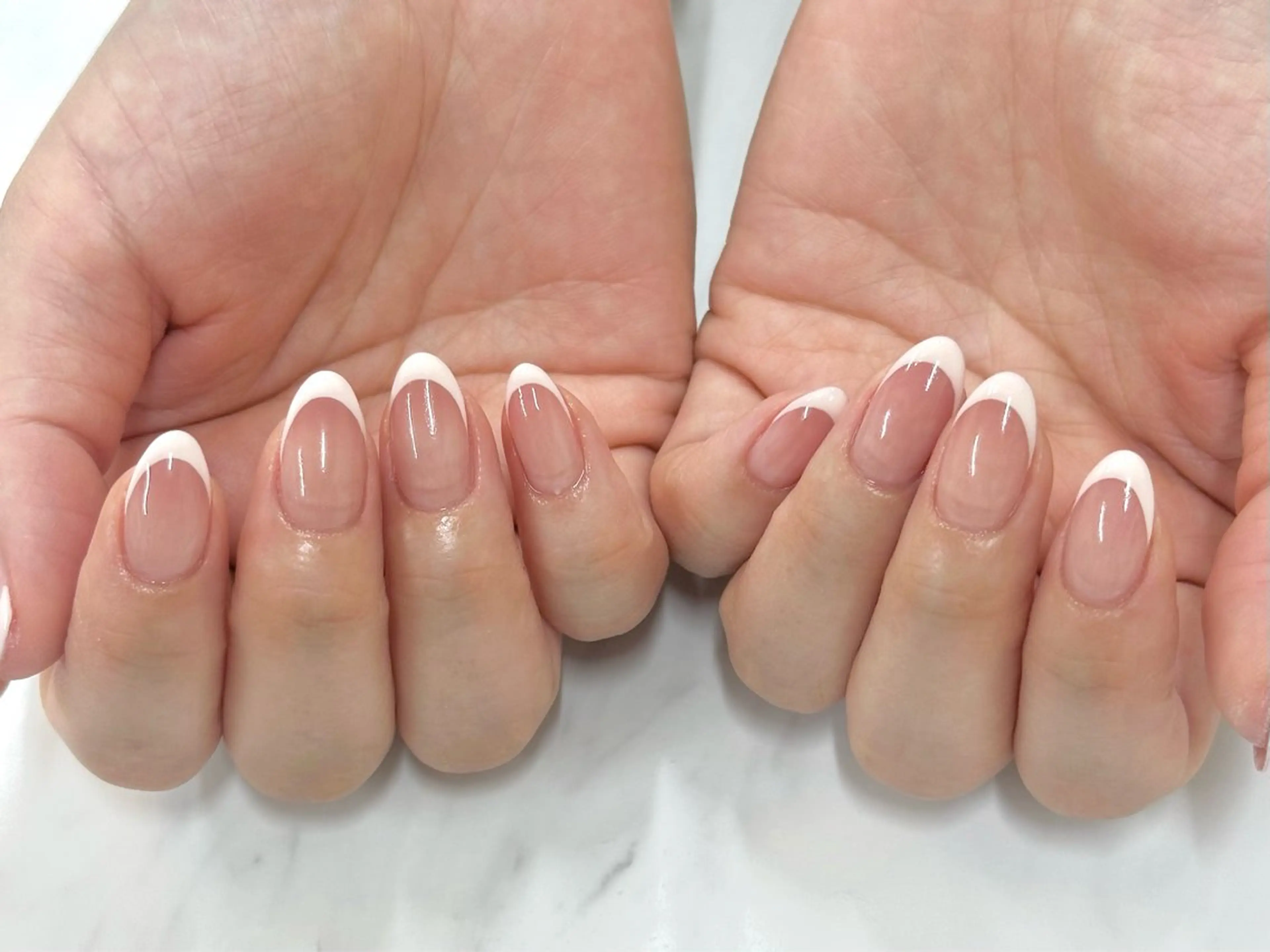 フレンチネイル（オフ+1000）の写真