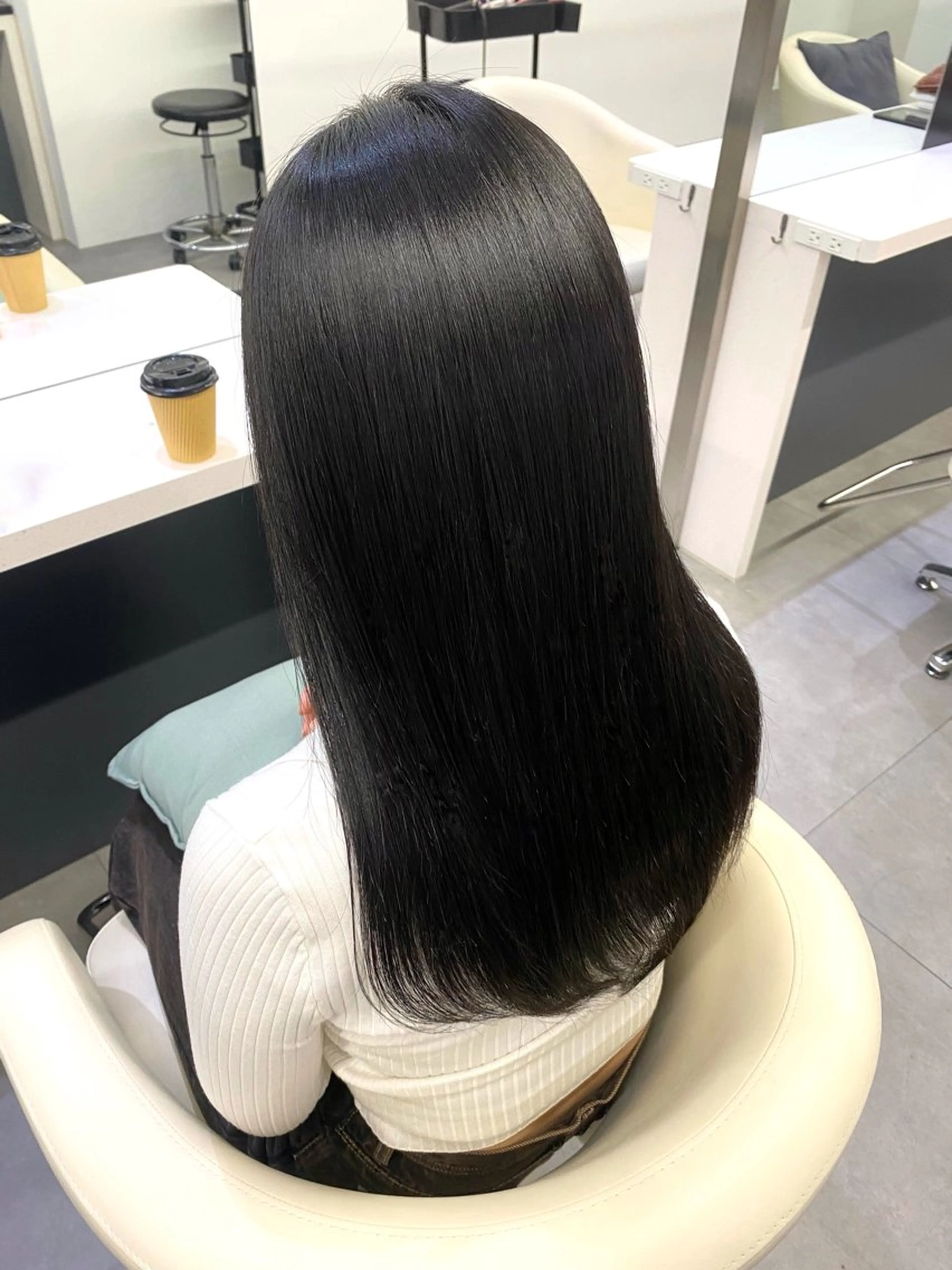 セミロング 縮毛矯正 小西 瑞穂のヘアスタイル