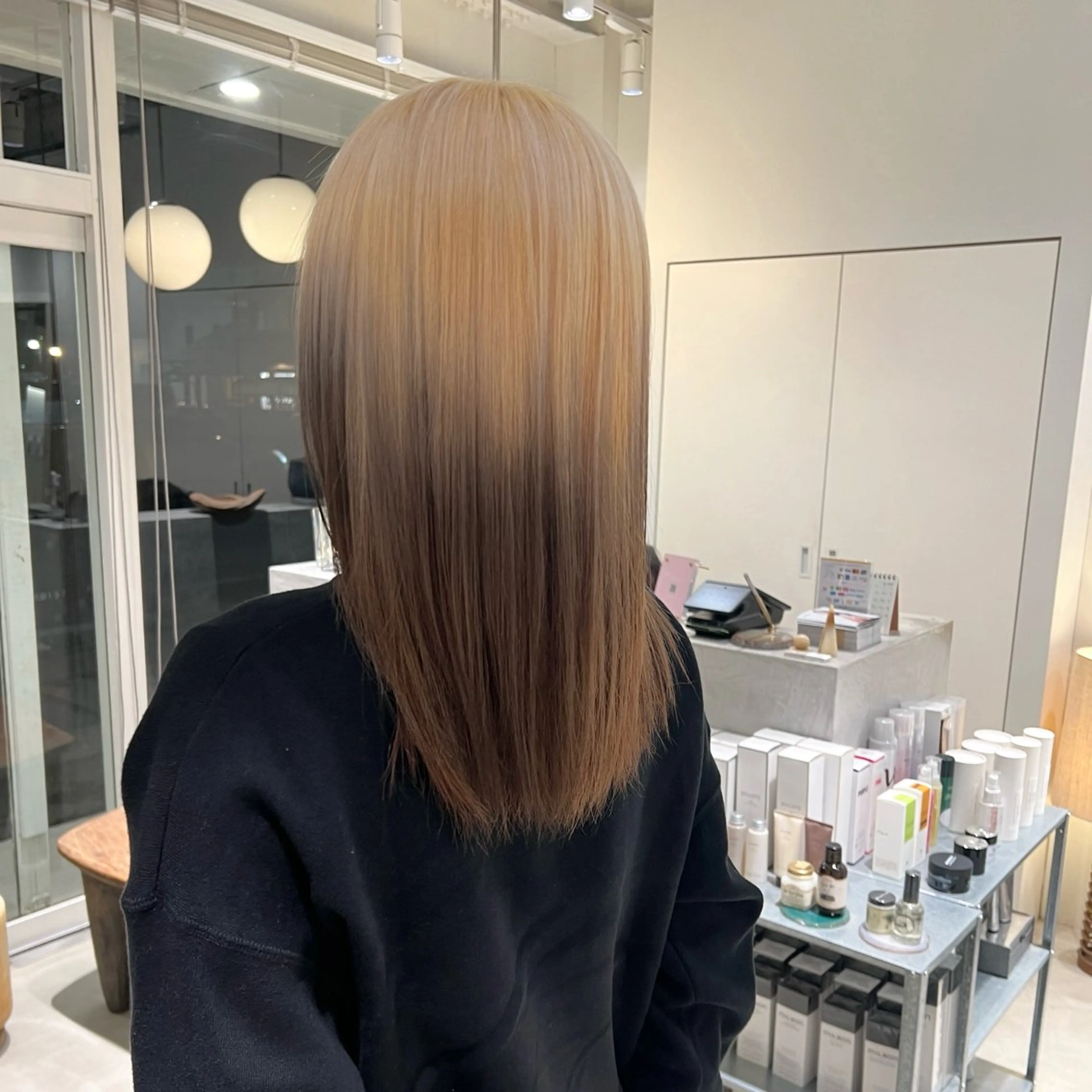ロング カラー グラデーションカラー ヘアカラー 周東 芽依のヘアスタイル