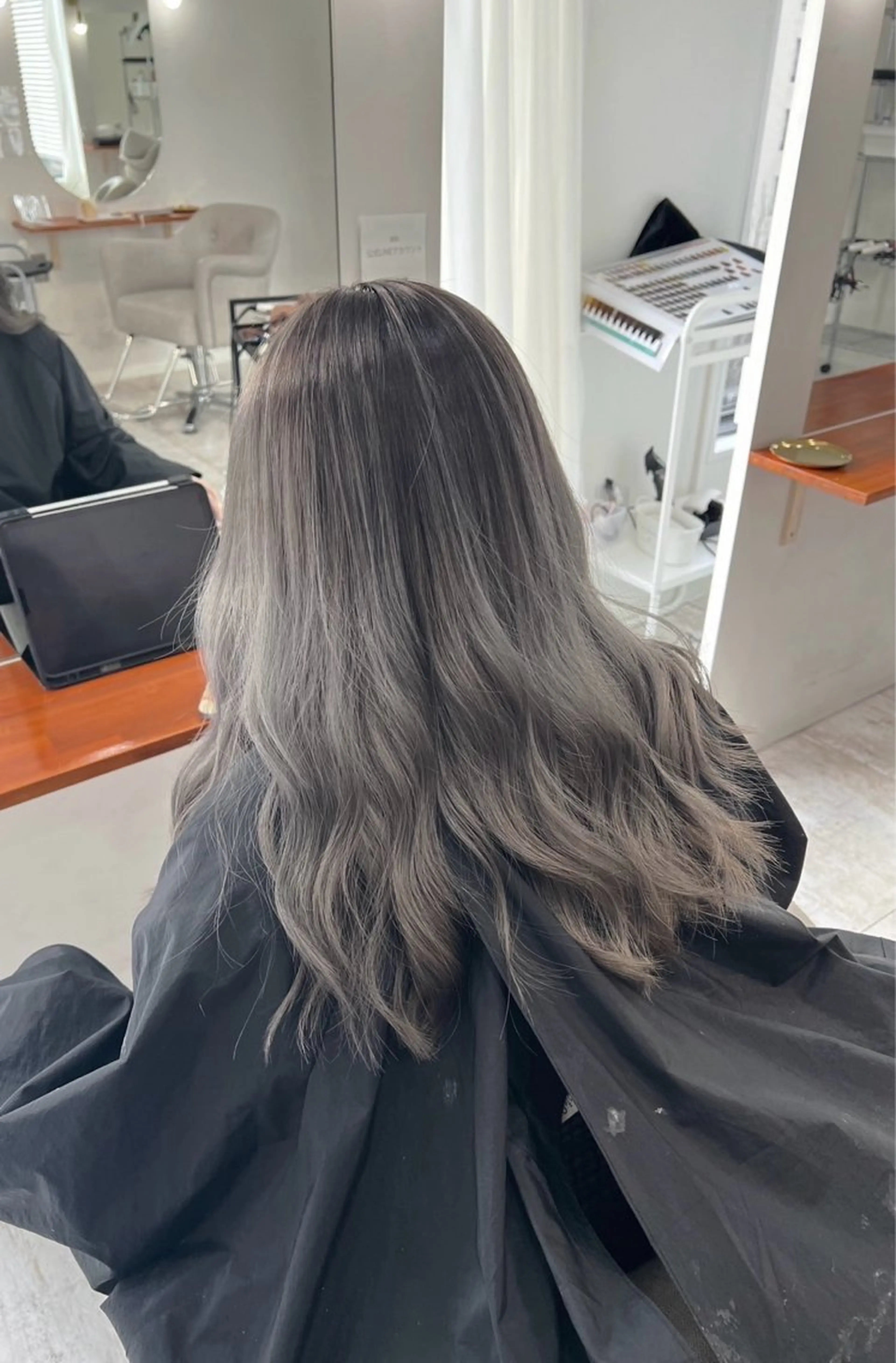 セミロング カラー バレイヤージュ グレージュ レイヤーカット ヘアカラー トリートメント ROBIN所属・指名数No.1 /NAOYAのヘアスタイル