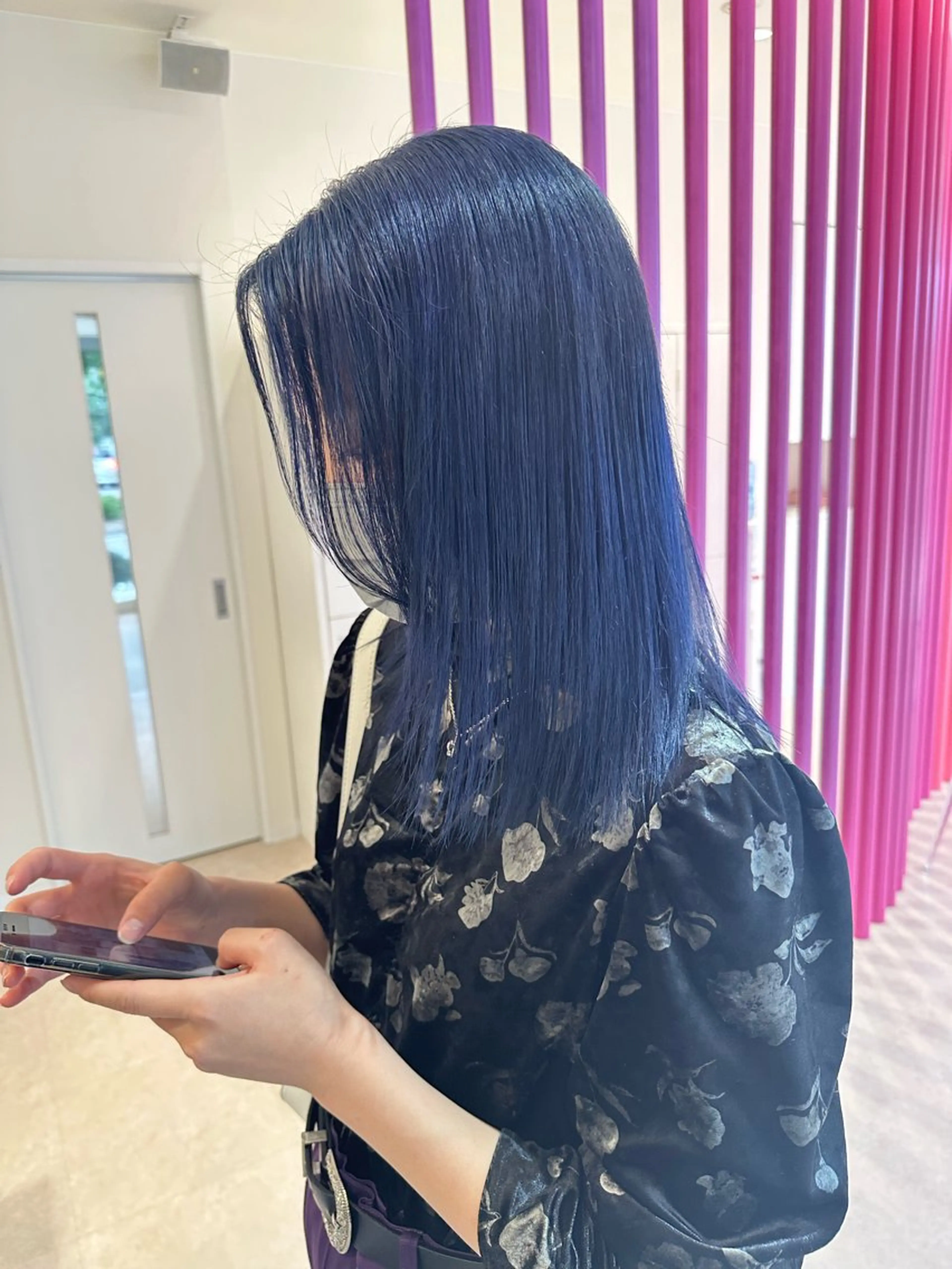 ミディアム カラー ブルーカラー カット ヘアカラー トリートメント ダメージレスブリーチ HIROSHIのヘアスタイル