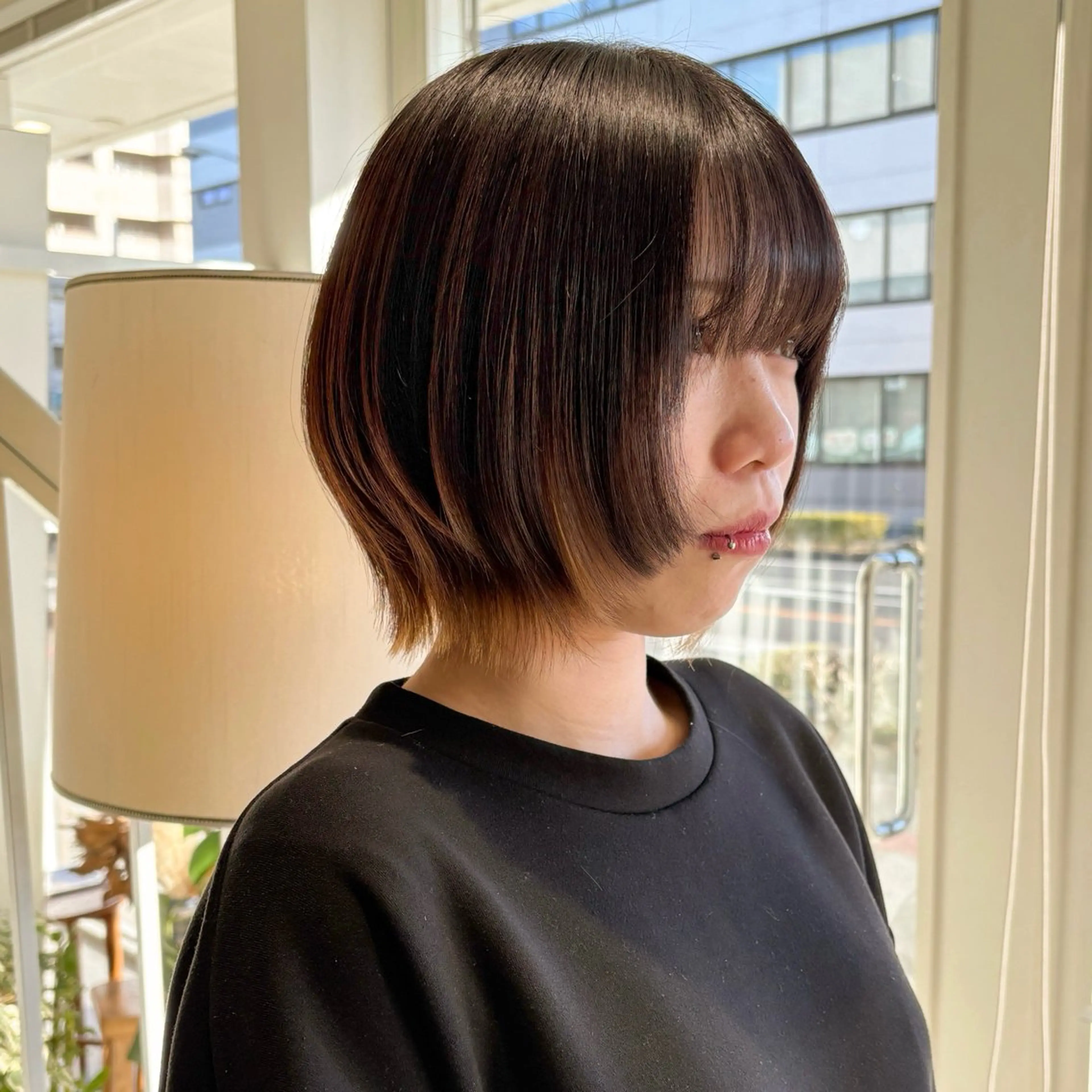 ショート ボブ レイヤーカット サイドバング ウルフカット 安西 香利奈のヘアスタイル