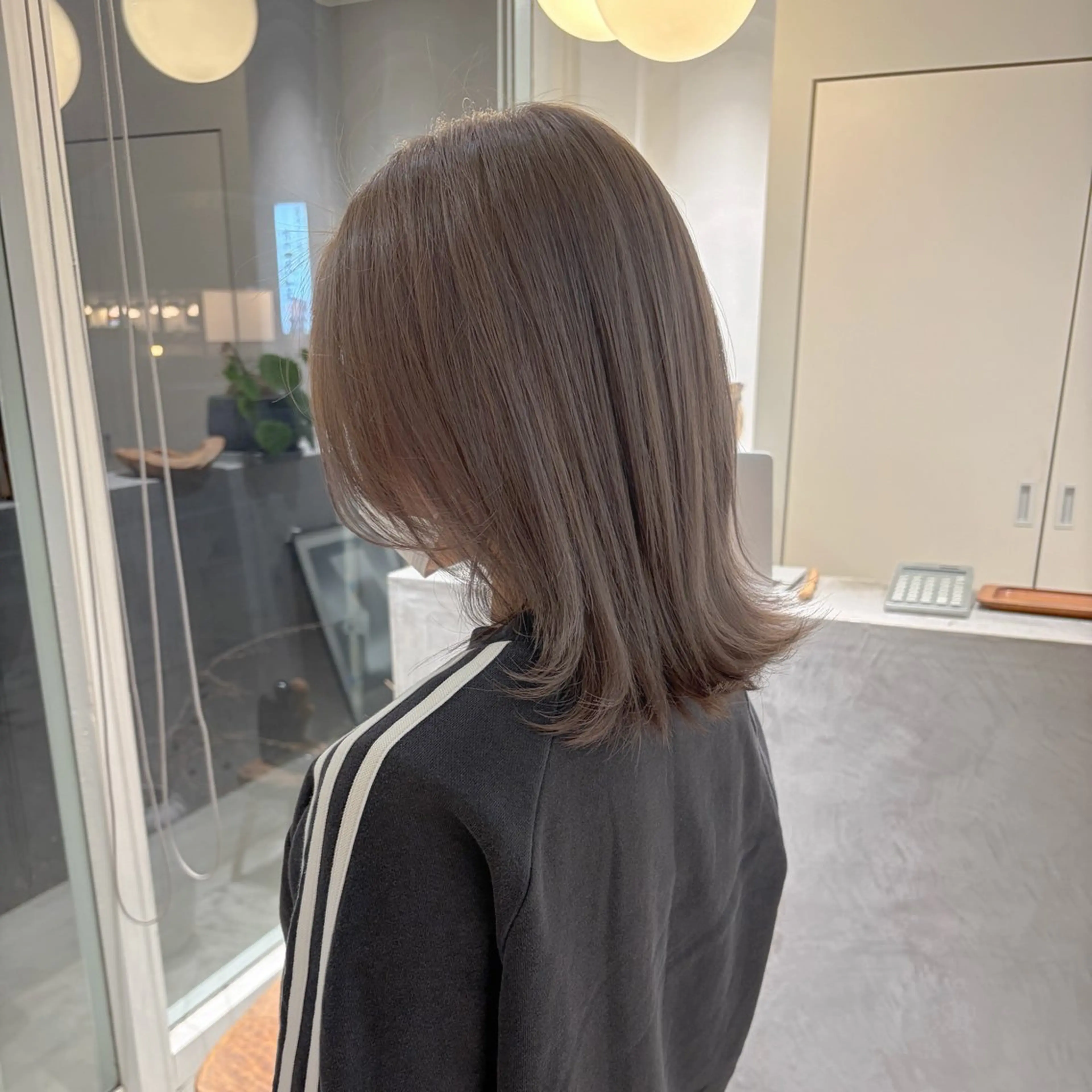 ミディアム カラー ヘアカラー 周東 芽依のヘアスタイル