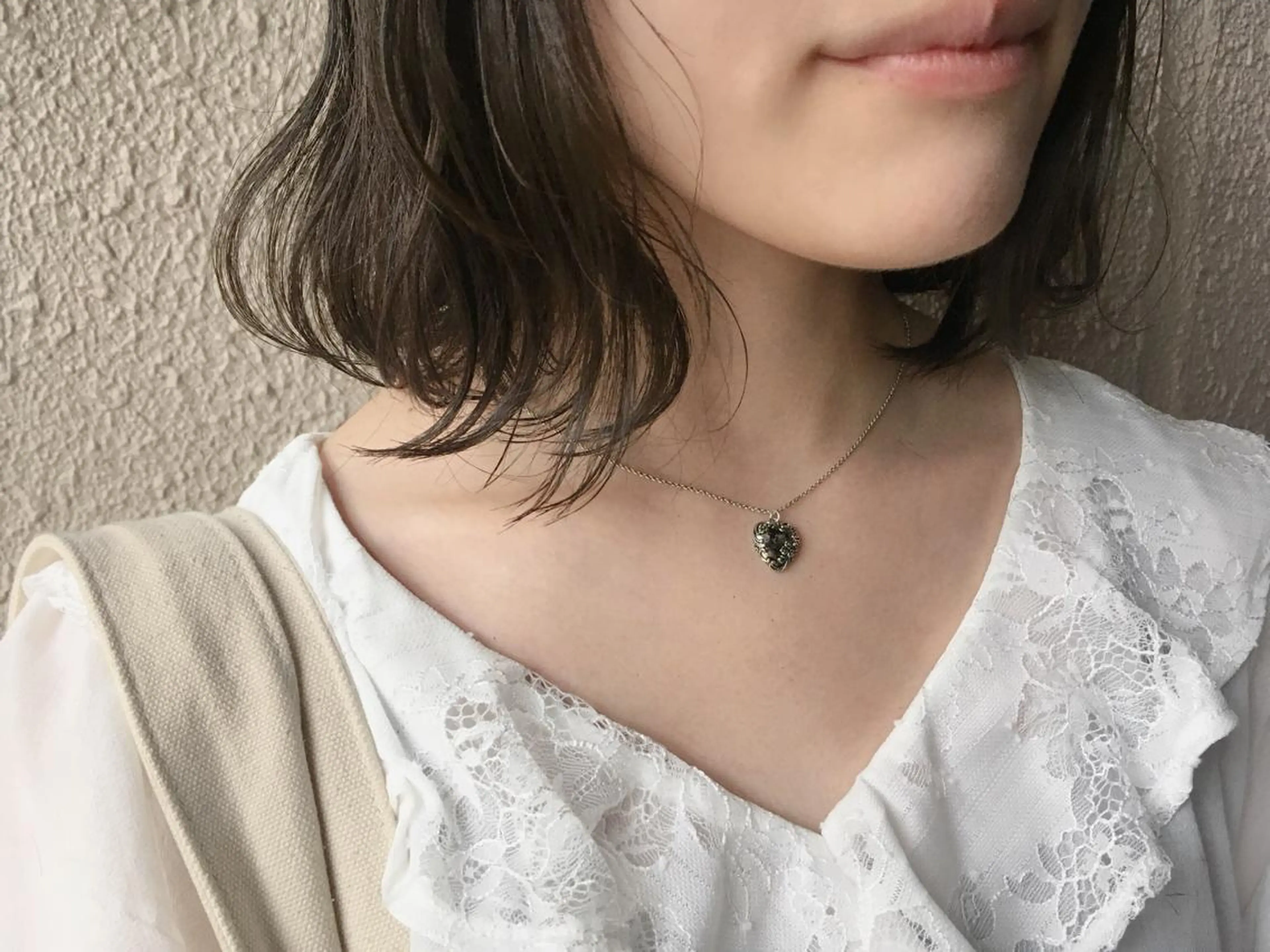 ショート カラー 前下がりボブ 透明感カラー オリーブグレー ボブ サダハルカ ｜chouetteのヘアスタイル