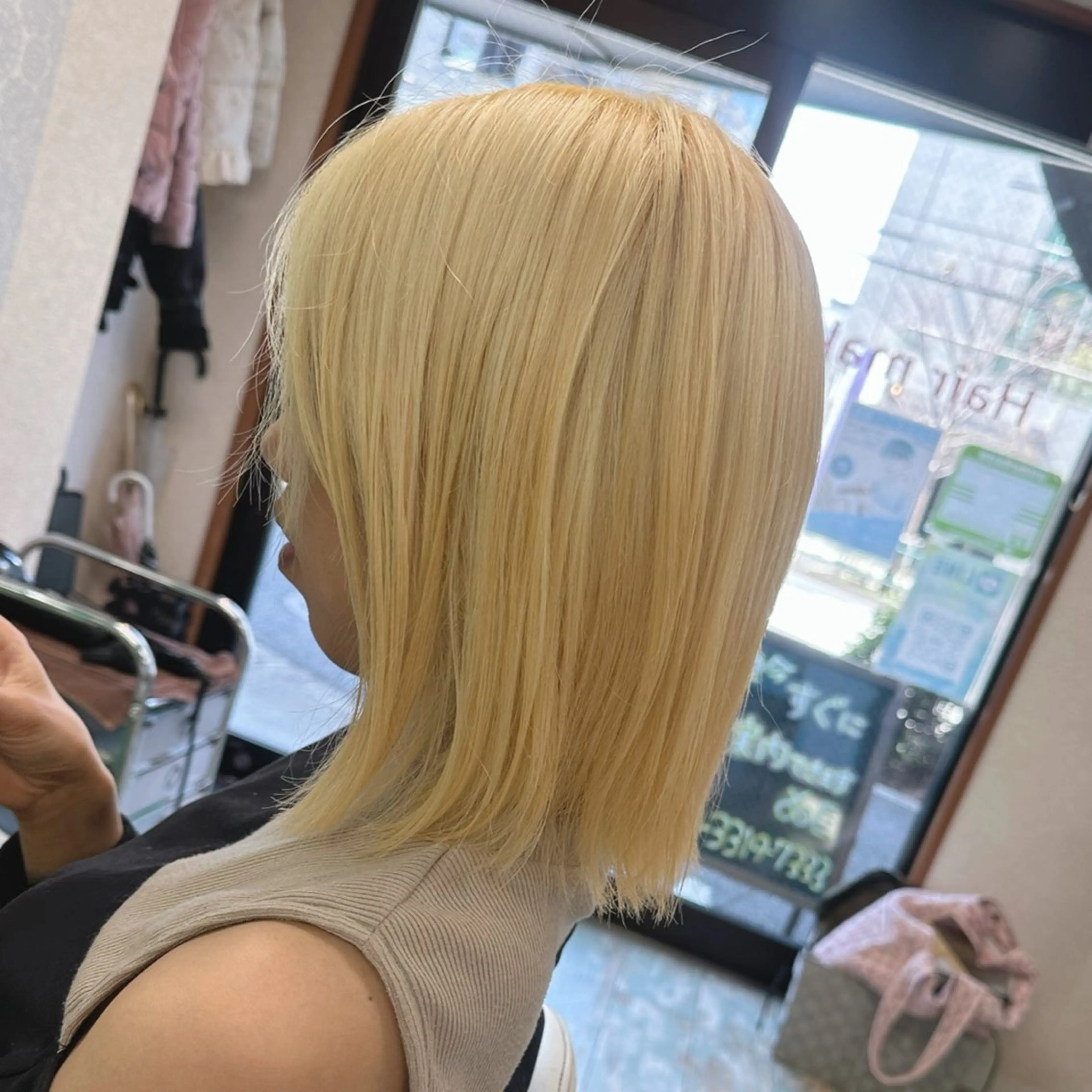 ミディアム ヘアカラー 三原 友美のヘアスタイル