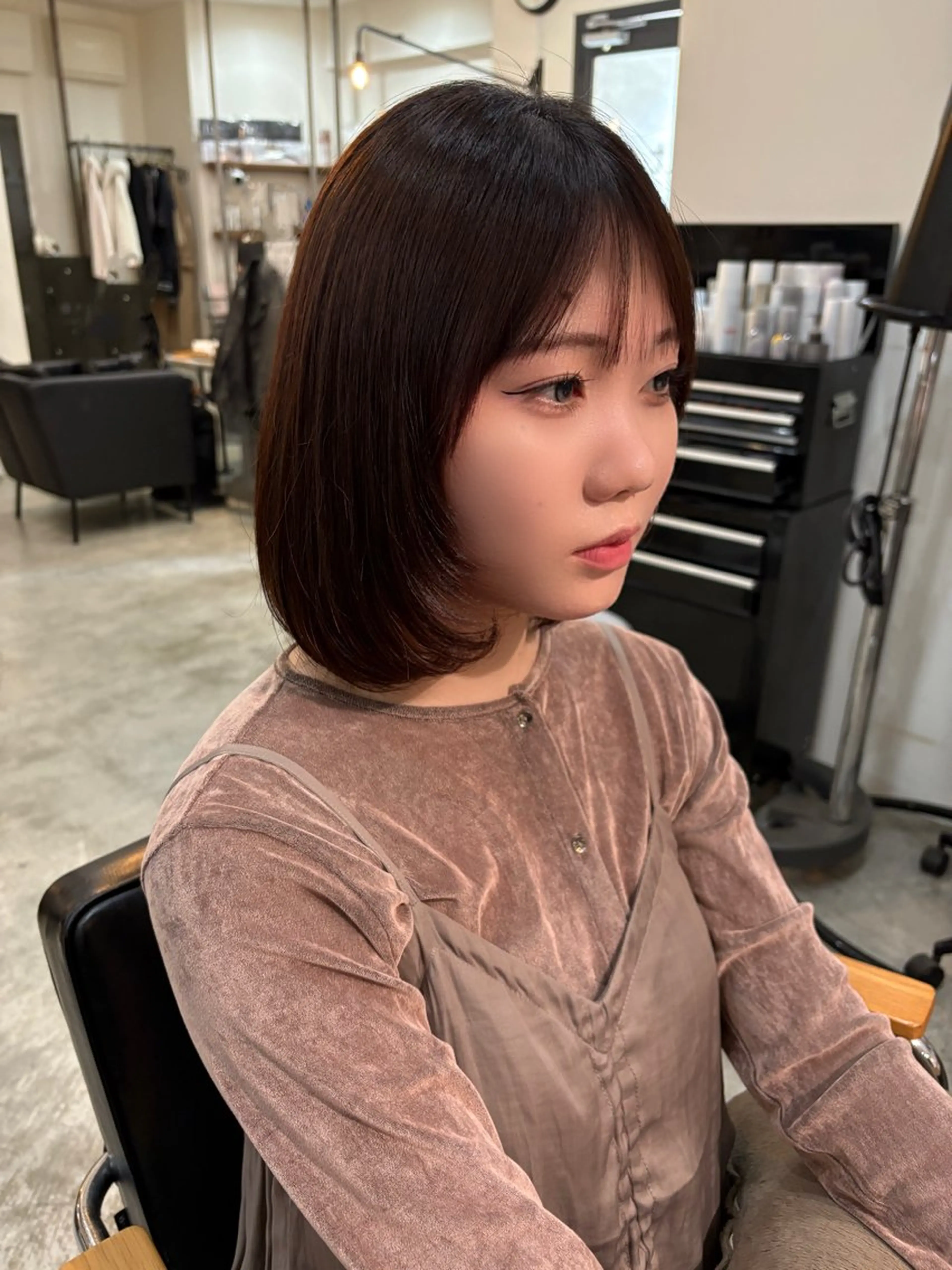 ミディアム 顔まわりレイヤー レイヤーカット 顔周りカット ピンク カラー🩰りりのヘアスタイル