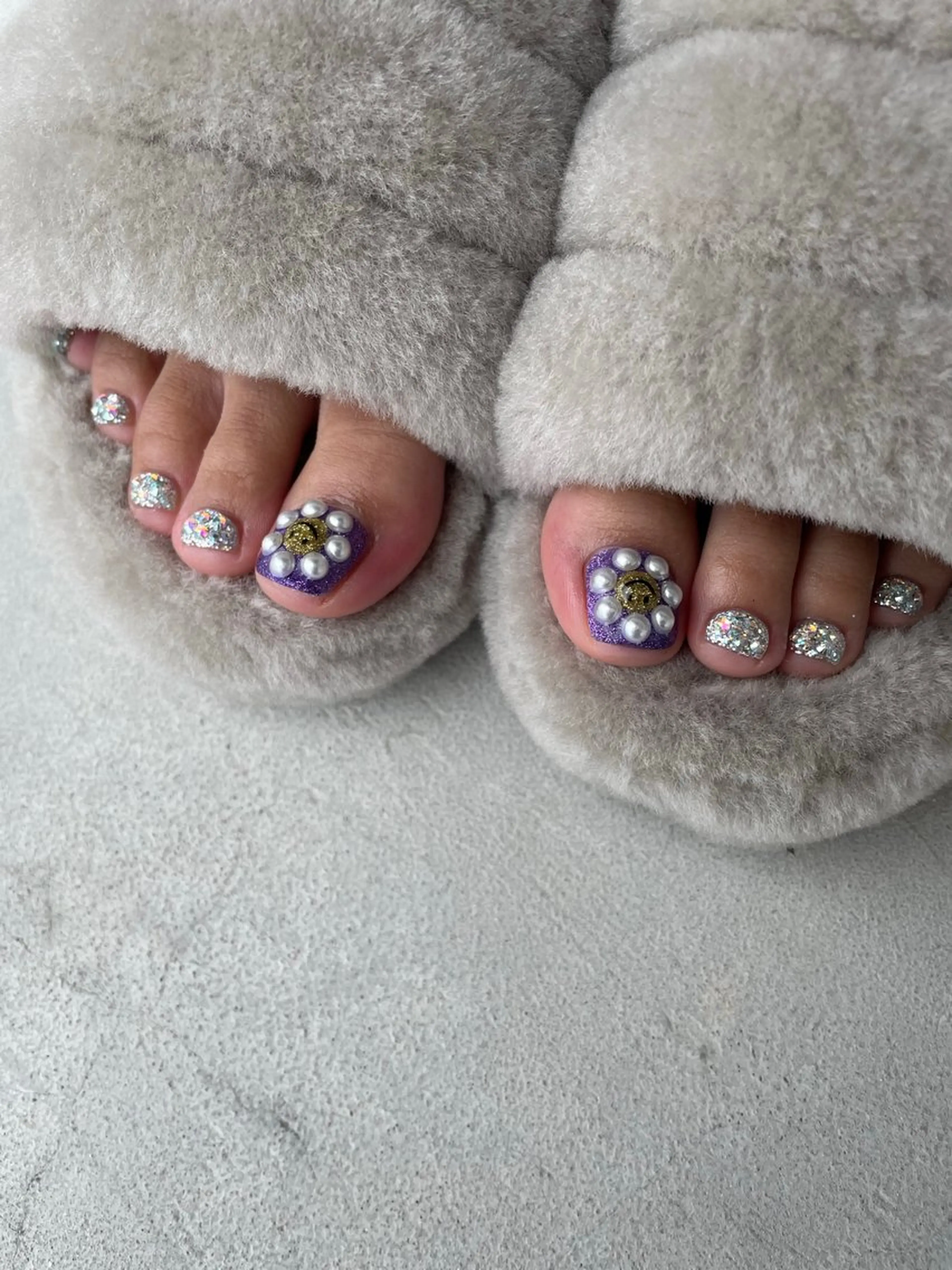 ネイル フットネイル キラキラネイル フットネイル nail salon en所属・ennail ayaのネイルデザイン