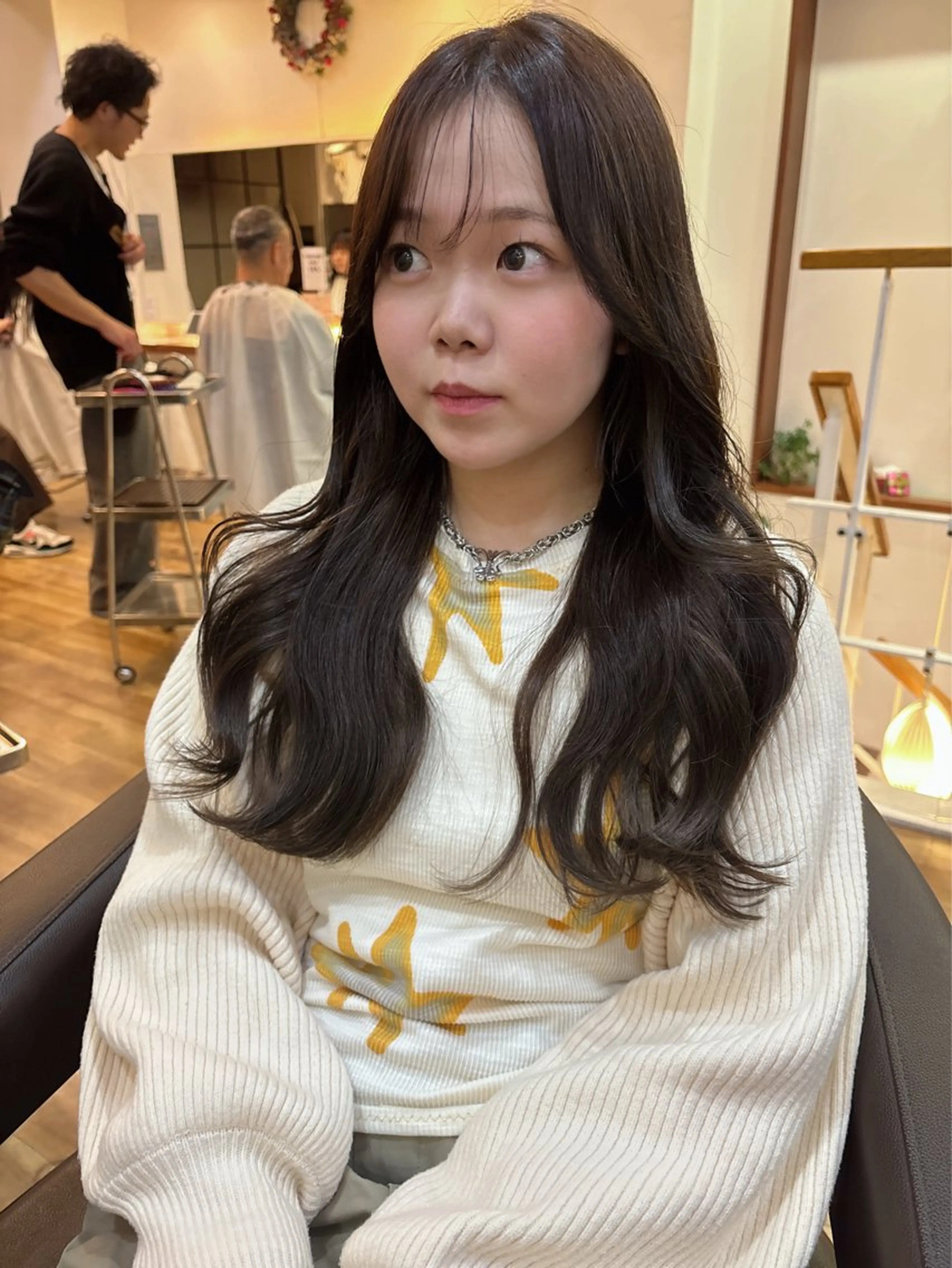 ロング カラー グレージュ オリーブグレージュ オリーブグレー カット ヘアカラー トリートメント レイヤーカット /透明感/千葉怜寿のヘアスタイル