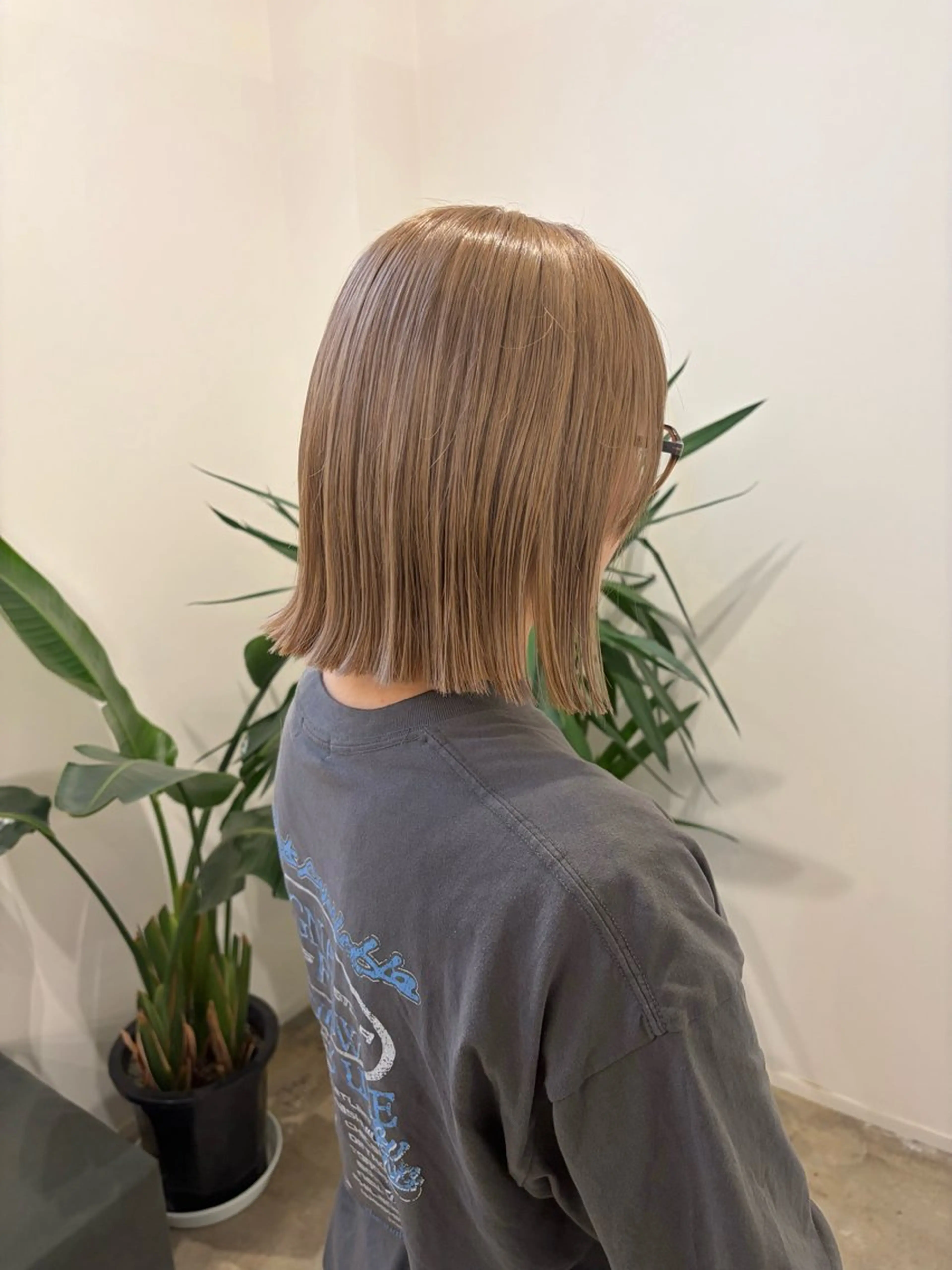 ミディアム カラー 藤野 凪沙のヘアスタイル