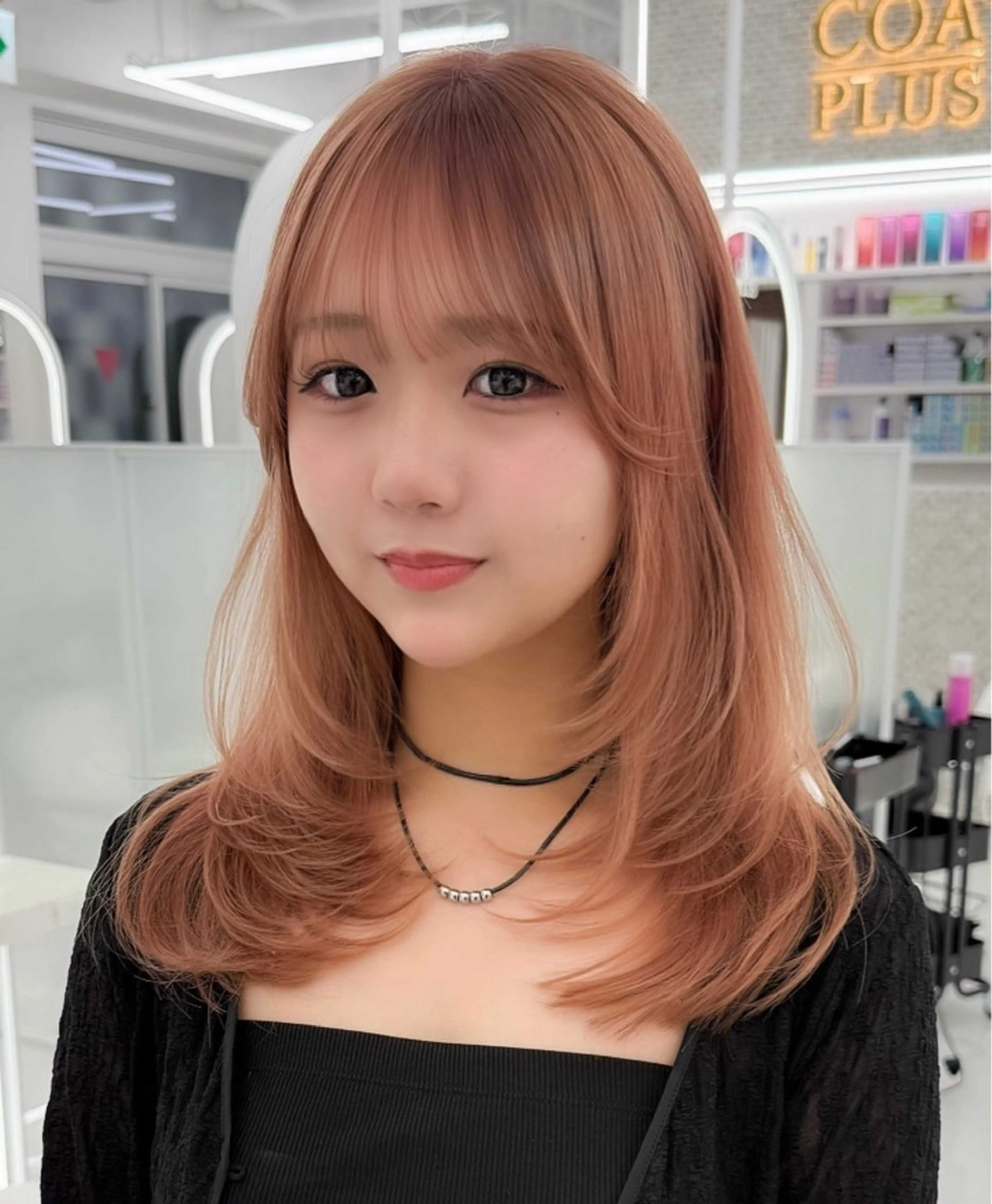 セミロング 顔まわりレイヤー 顔周りカット 韓国風ヘア レイヤーカット 似合わせカット カット トリートメント 前髪/顔周り/透明感 艶カラーとどさんのヘアスタイル