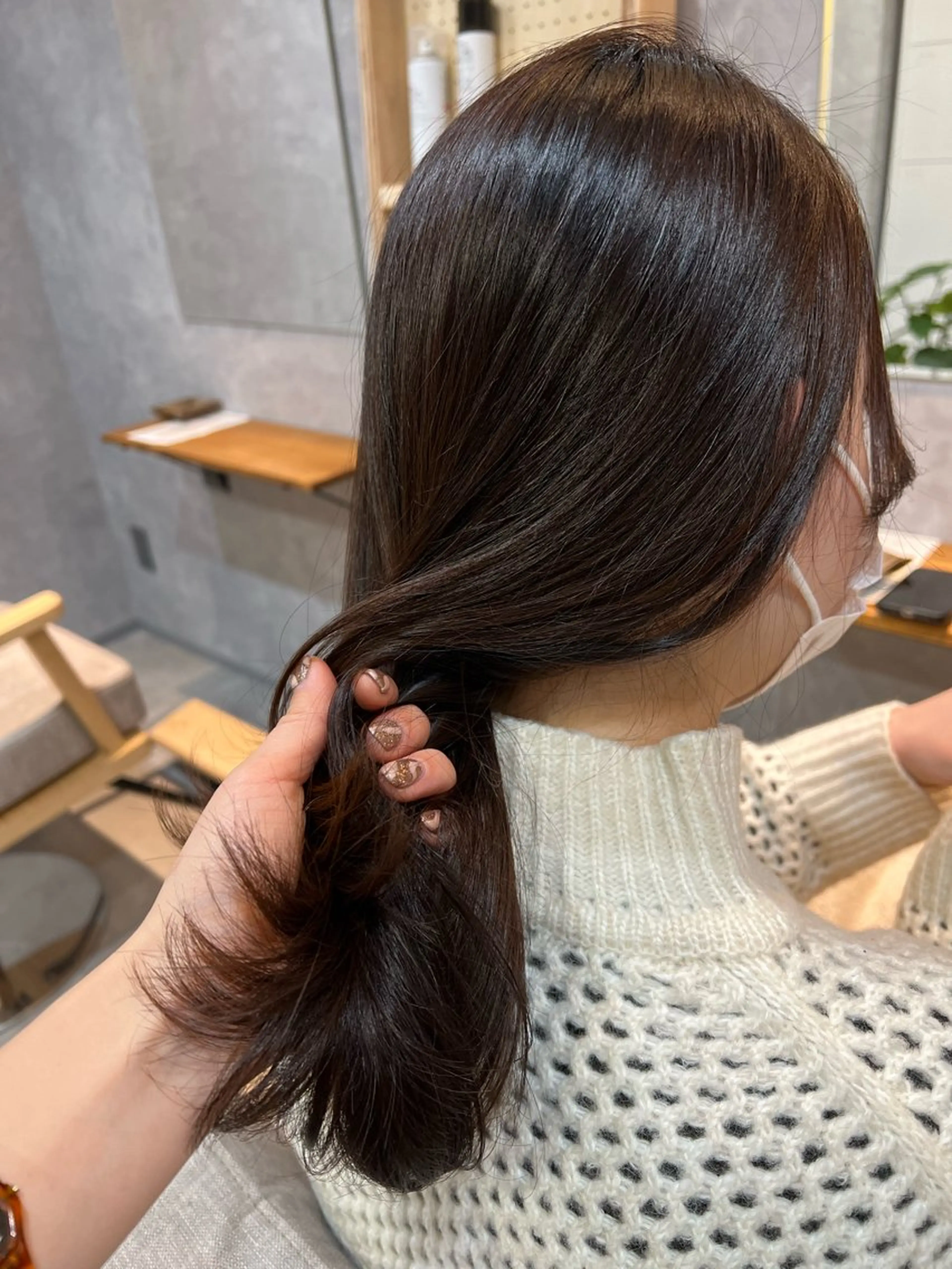 セミロング カラー アッシュ ベージュカラー ケアカラー グレージュ くびれヘア 中村 ひなたのヘアスタイル