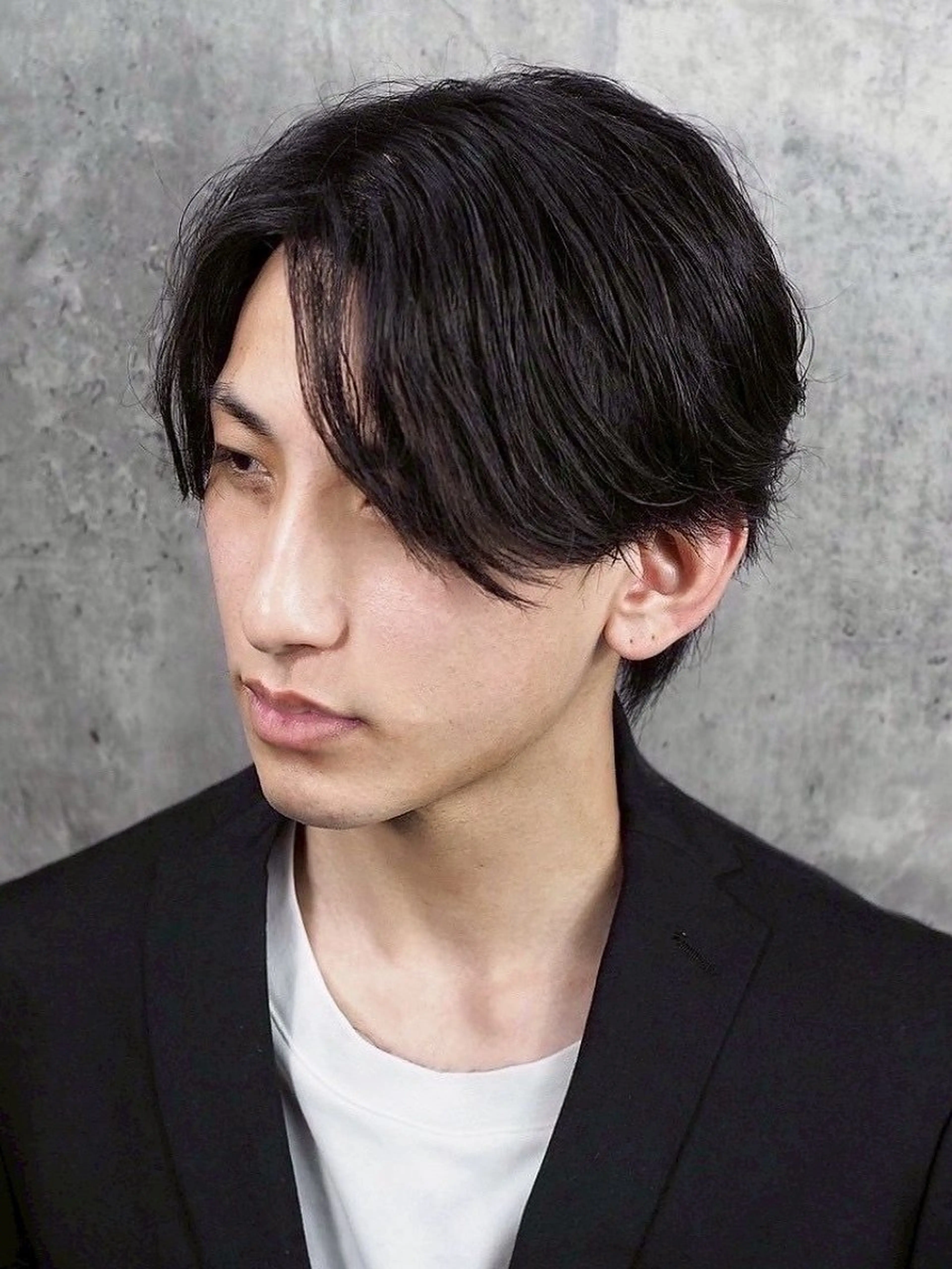 ミディアム 阿賀 佑季のヘアスタイル