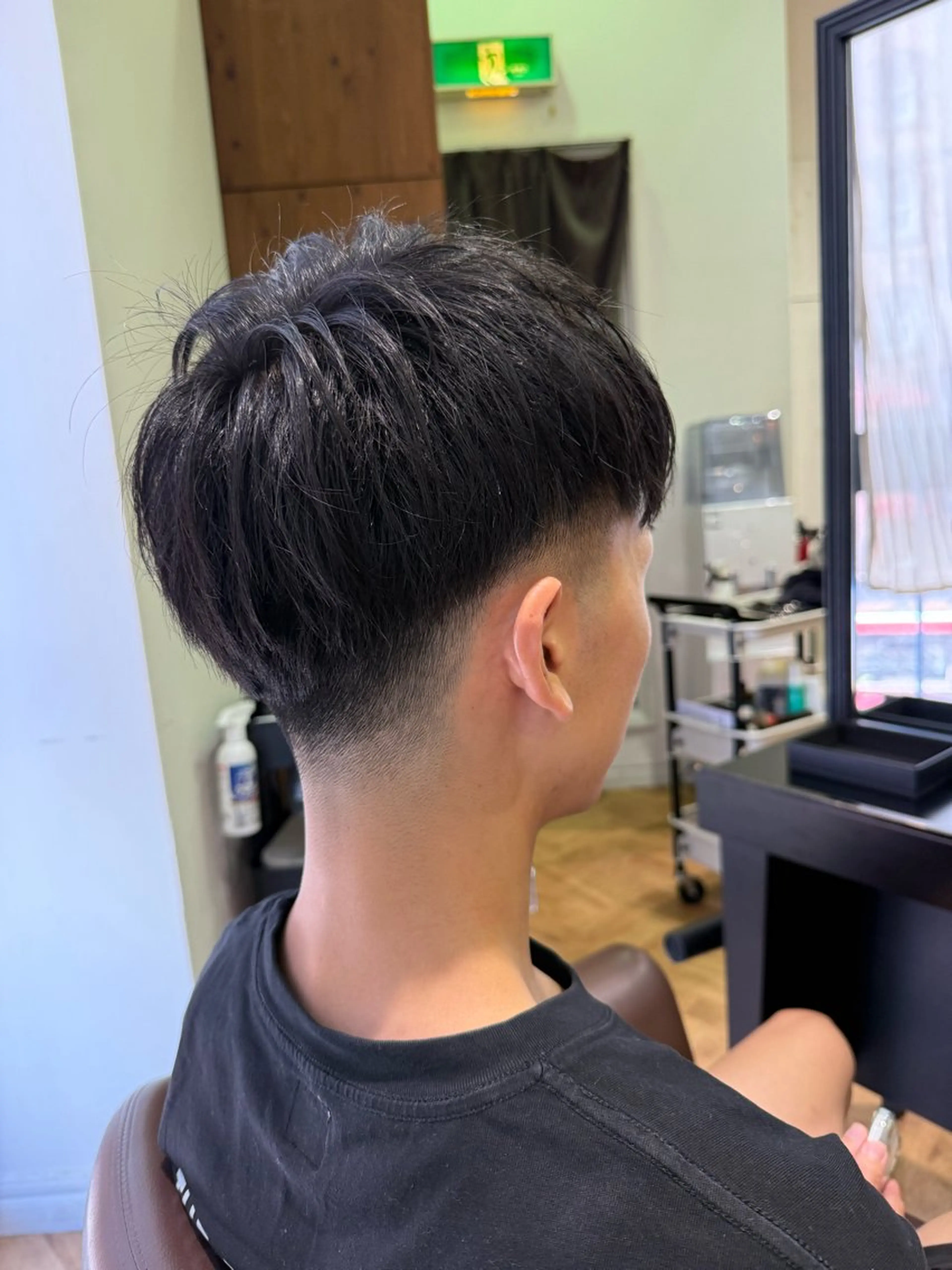 ショート メンズ フェードカット 刈り上げ 溝口 槙里也のヘアスタイル