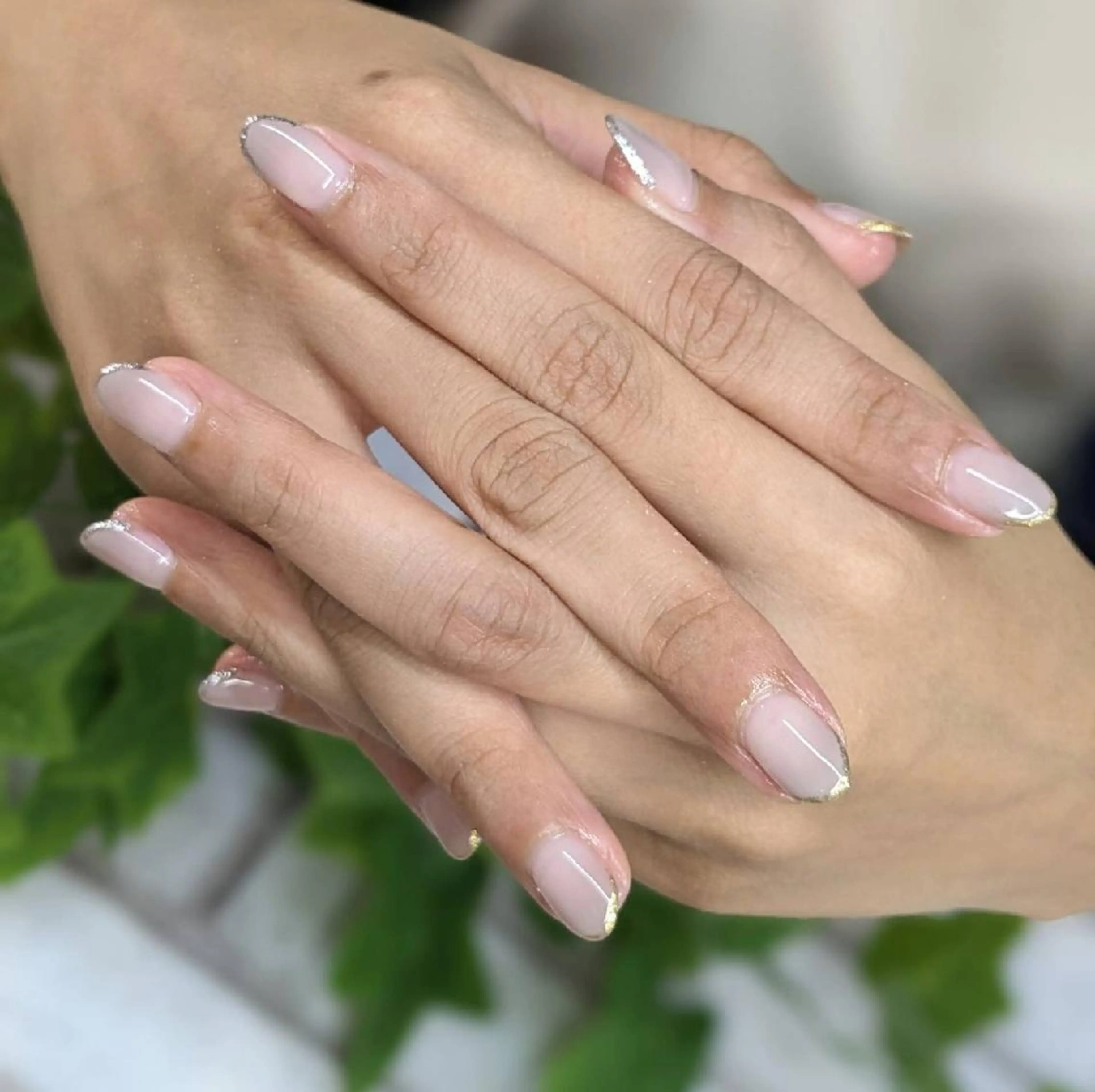 ネイル グラデーション 氷ネイル・うるうるネイル ラメ(グリッター) シルバー ハンドネイル ネイルサロンベルティ .keikoのネイルデザイン