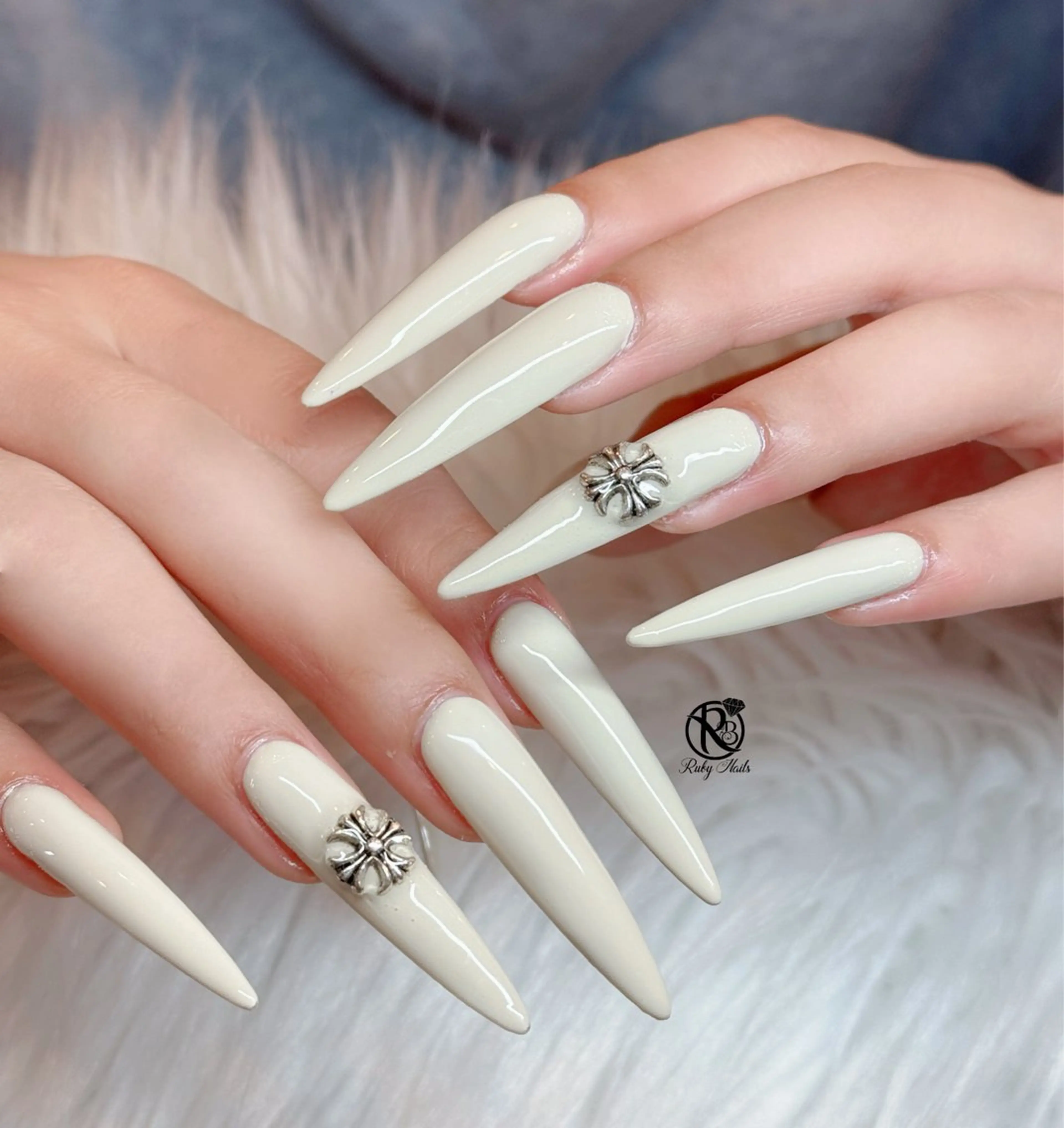 ネイル ボルドー ブラウン チークネイル ドット フットネイル Ruby Nail 霞ヶ関店のネイルデザイン