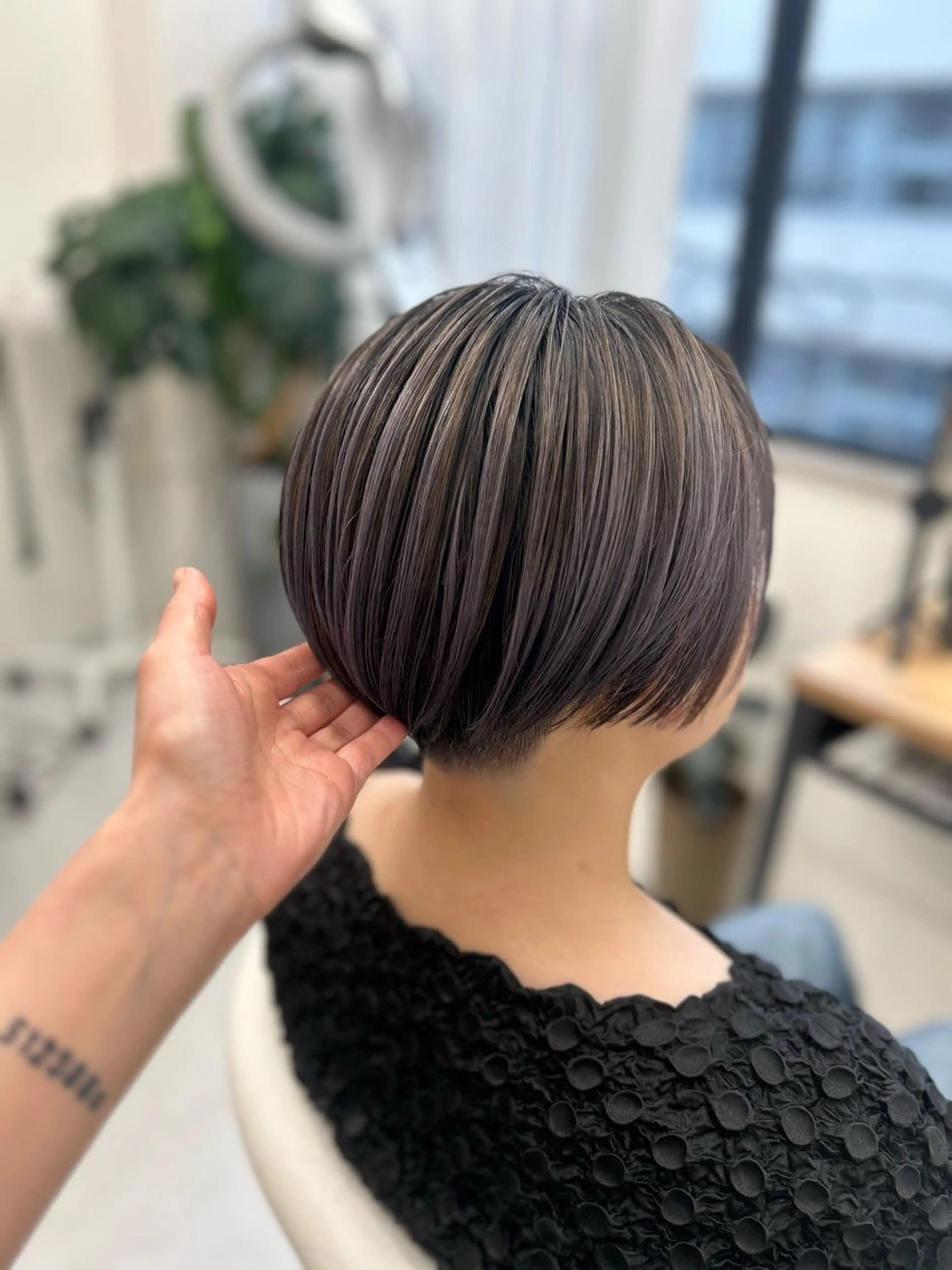 ショート カラー バレイヤージュ レイヤーカット ヘアカラー 銀座バレイヤージュ 蓑田朝菜のヘアスタイル