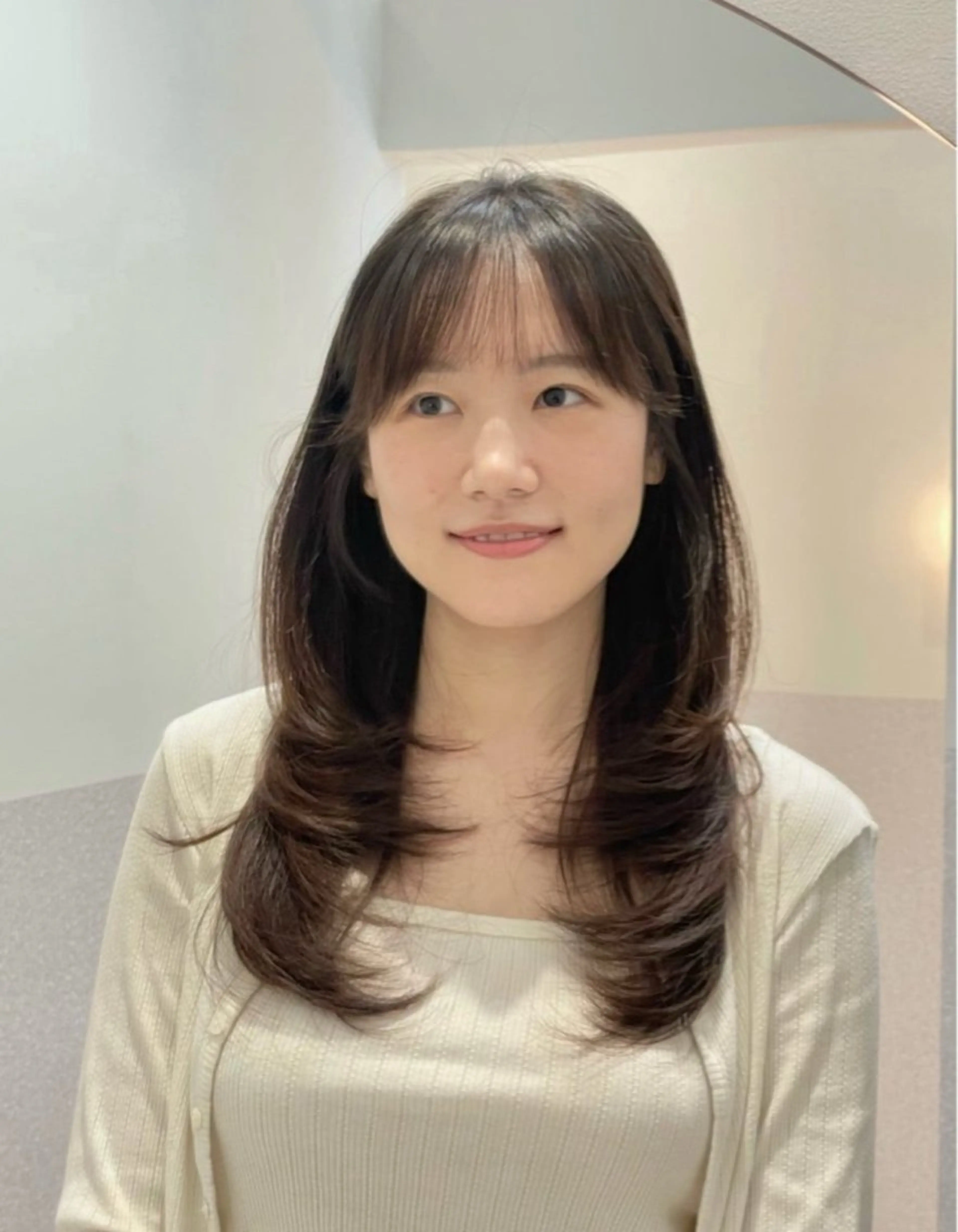 ロング ハッシュカット 韓国風ヘア レイヤーカット カット ヘアカラー トリートメント ❤︎︎韓国ヘア❤︎︎ 𝑺𝒉𝒊𝒉𝒐のヘアスタイル