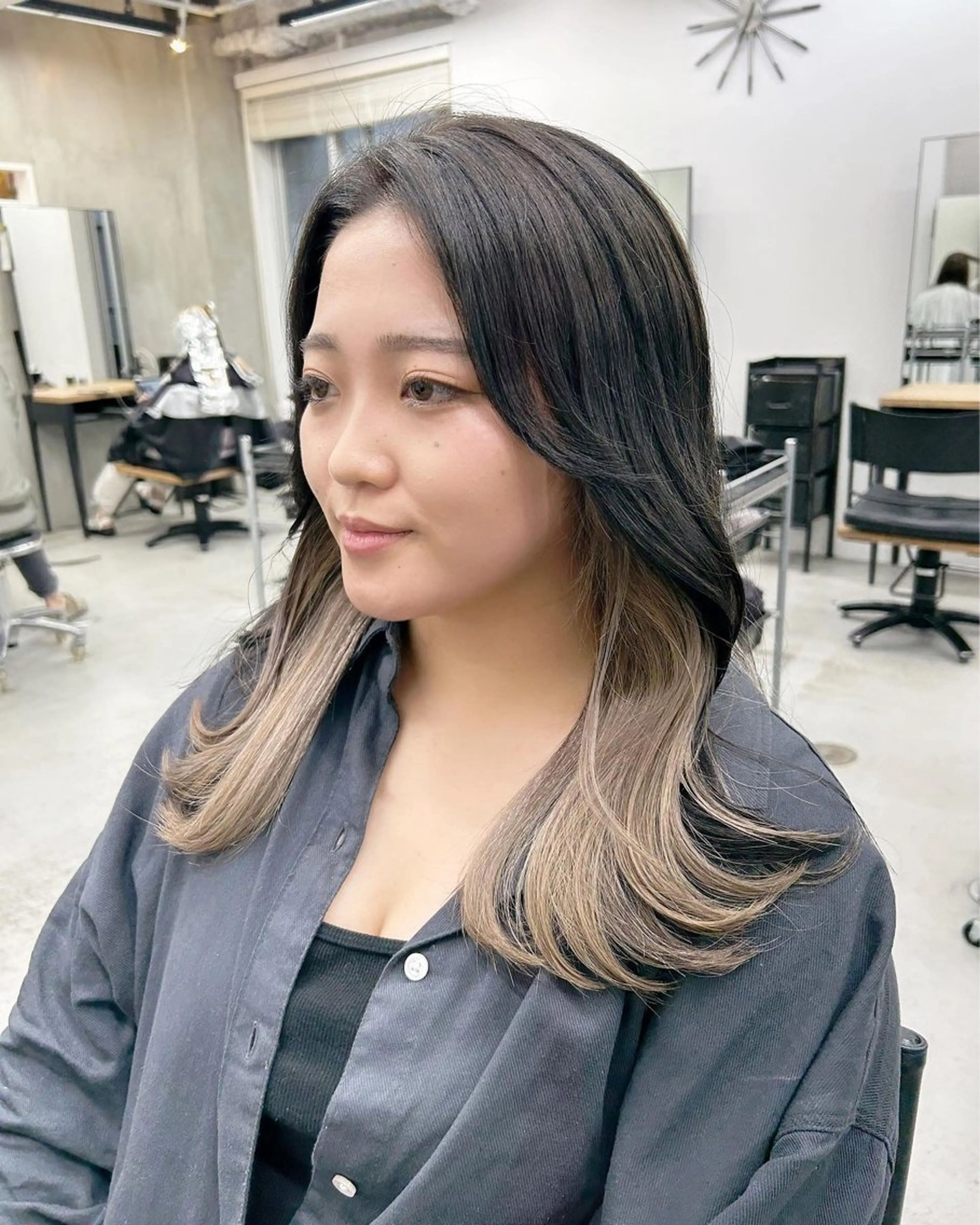 セミロング カラー ベージュカラー ブリーチ インナーカラー ホワイトベージュ トリートメント RYOSUKE ハイトーンのヘアスタイル