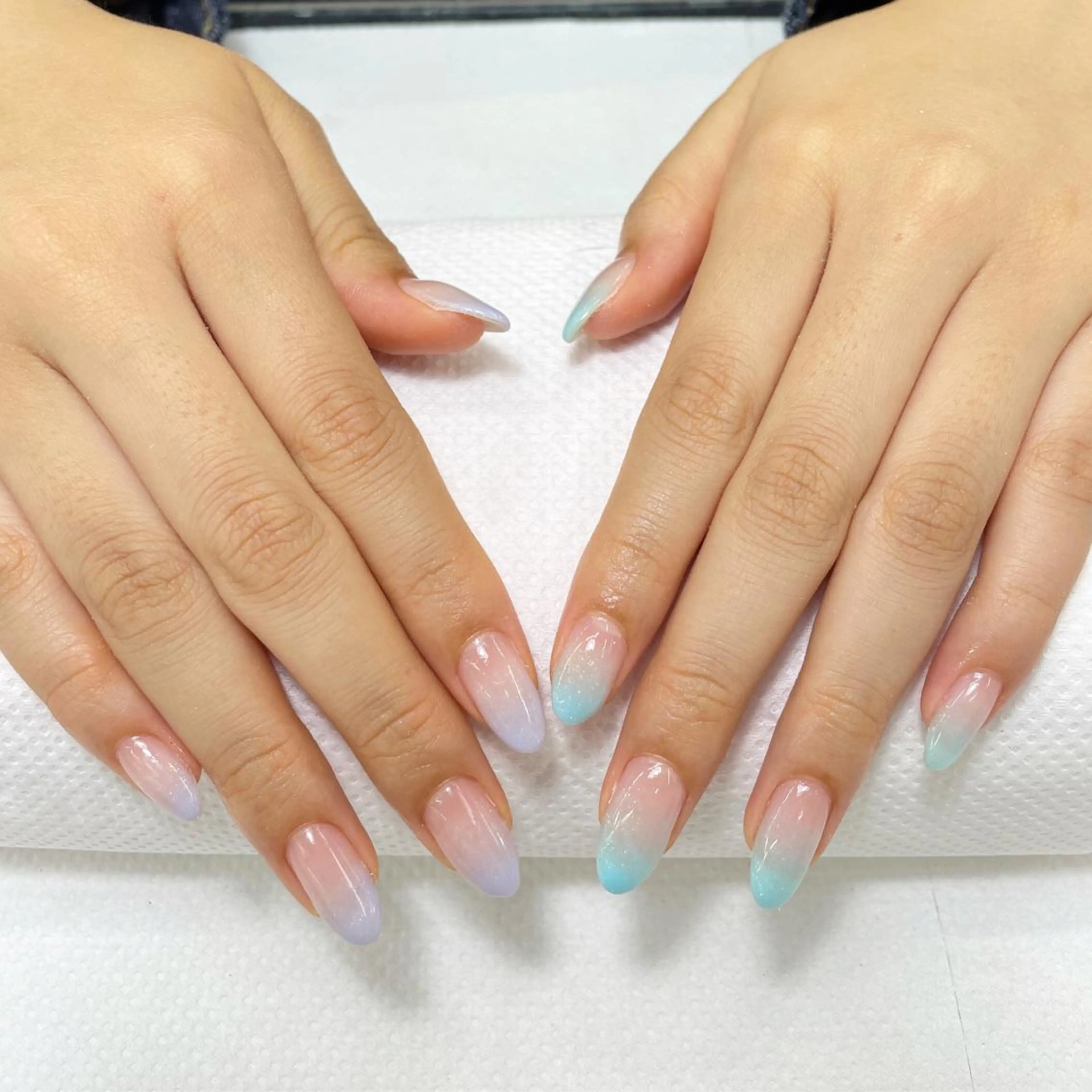 ネイル グラデーション ラメ(グリッター) ᴷᴬᵀᴬᴳᴵᴿᴵ🧸 【MAXKELLY】のネイルデザイン