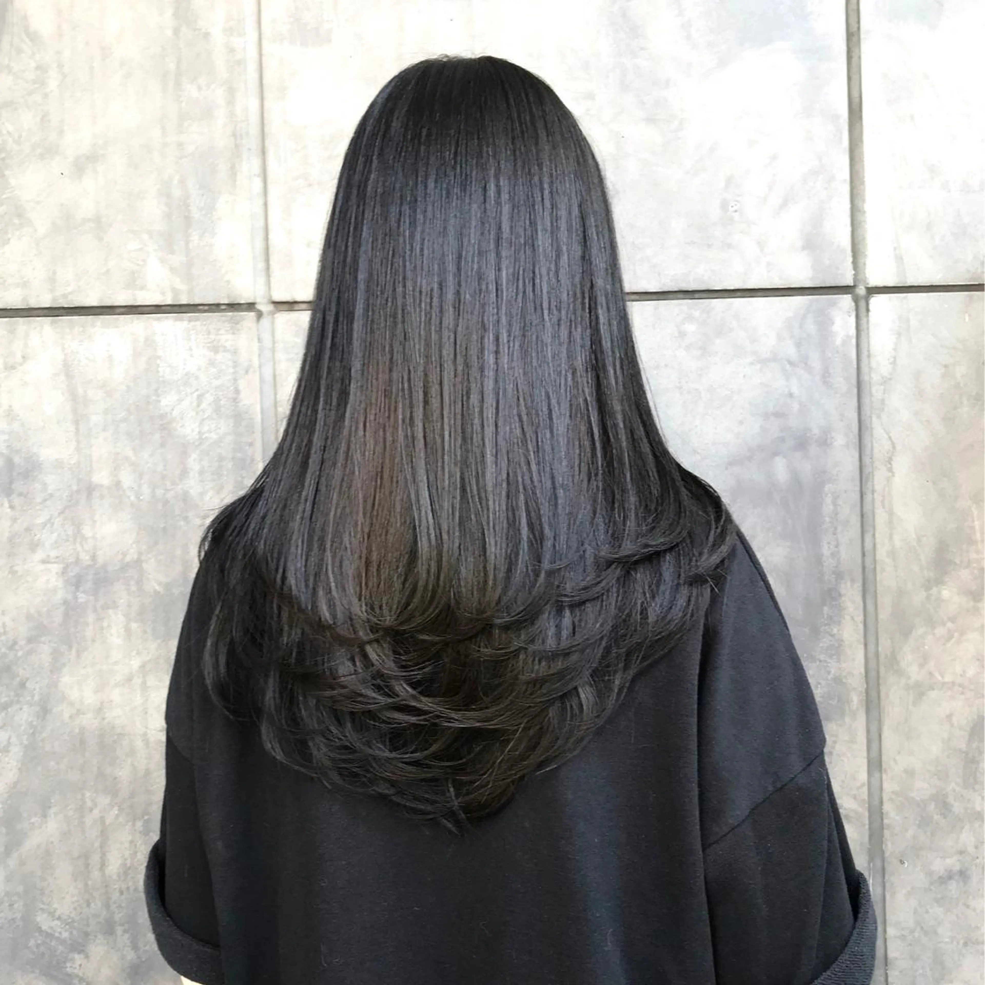 ロング カラー 黒髪 ブルーカラー ブルーブラック ヨシンモリ ムルギョル巻き サロウィン所属・K-POP好き美容師 🇰🇷Kai.Yのヘアスタイル