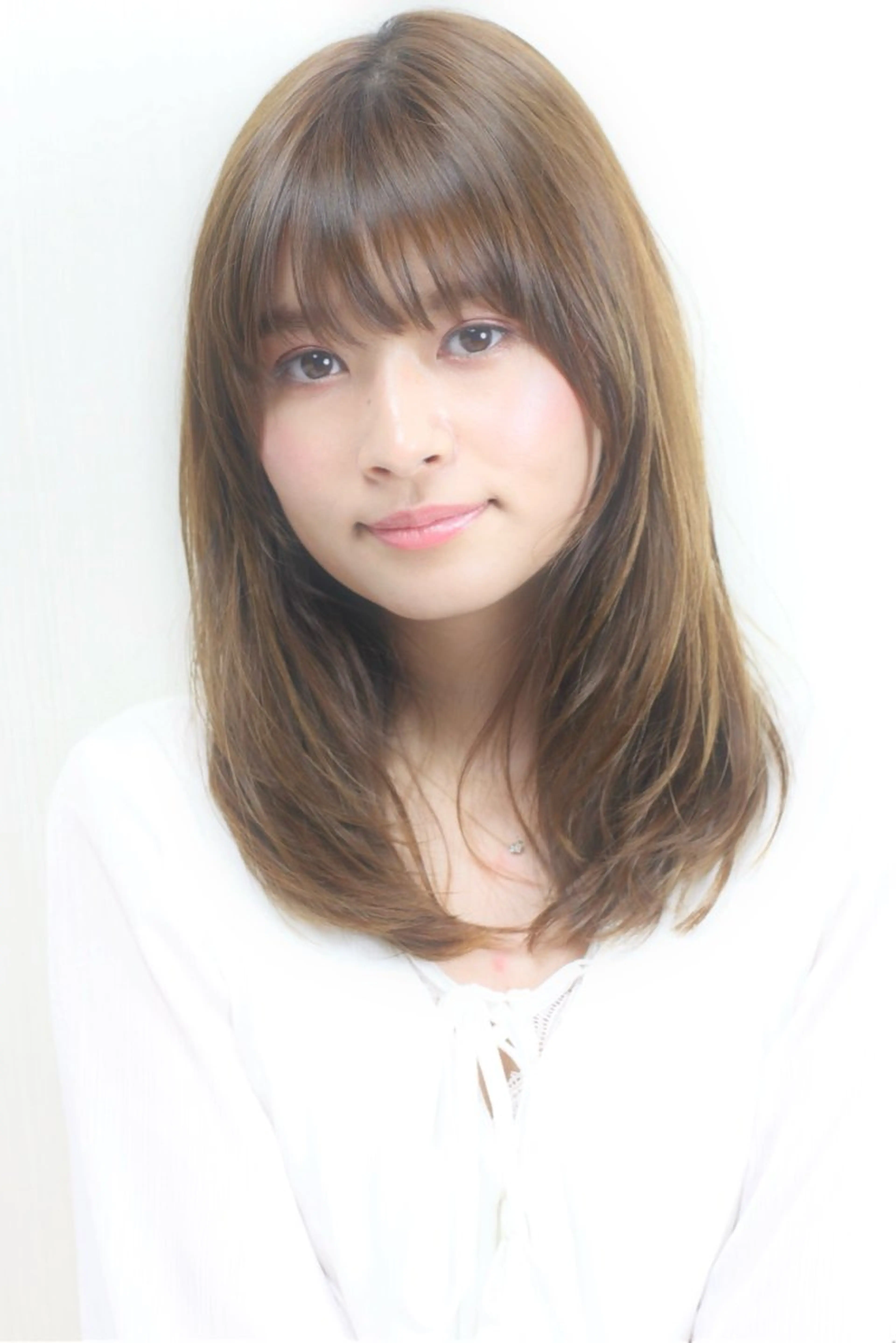 ミディアム ハイライト 髪質改善 レイヤーカット 縮毛矯正 トリートメント ヘアカラー トリートメント 山村 伸一のヘアスタイル