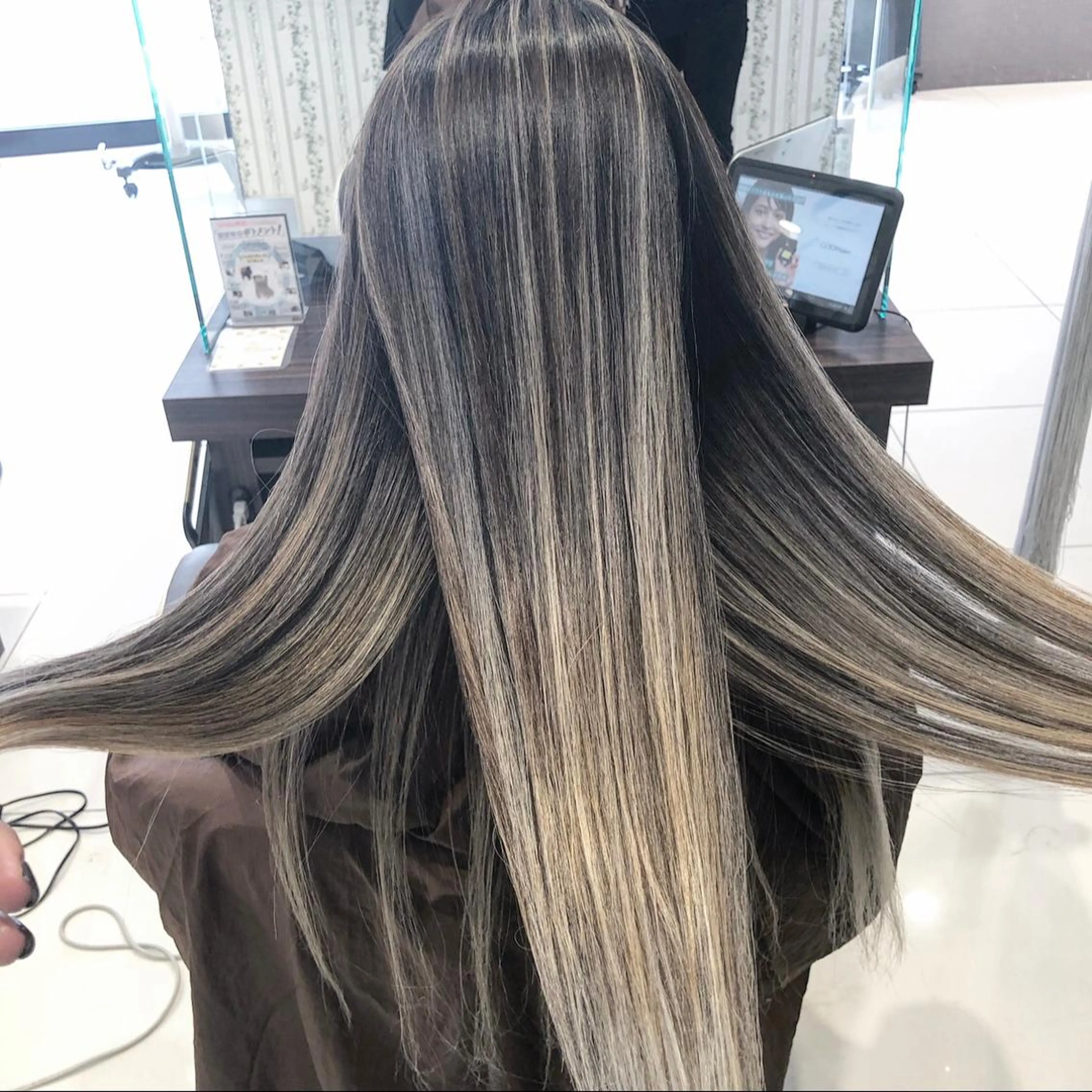ロング カラー ヘアアレンジ ショートボブ シールエクステ バレイヤージュ デザインカラー ハイライトカラー アンドウ ユウ/ レイヤーカット/韓国のヘアスタイル
