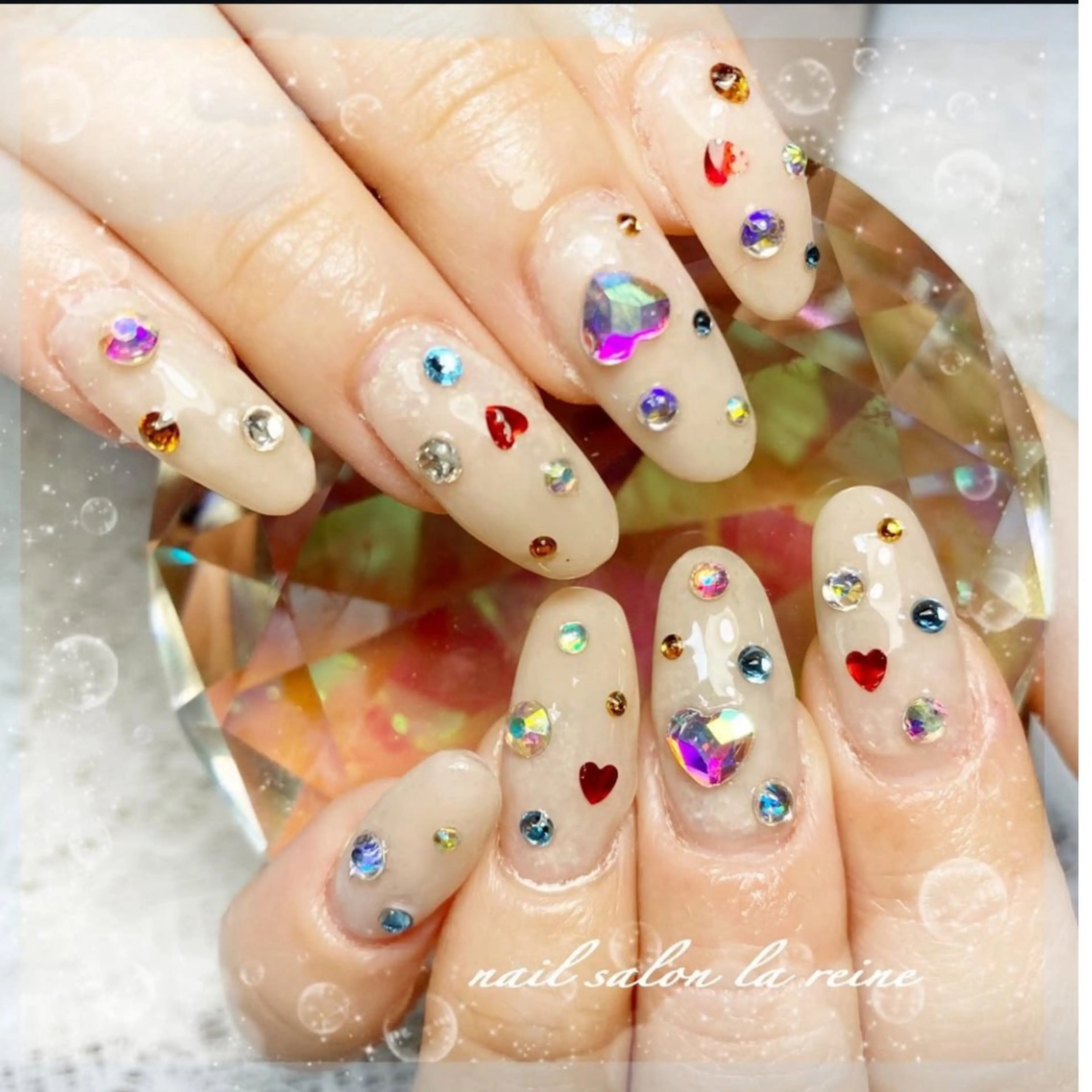 ネイル ストーンネイル nail salon la reineのネイルデザイン