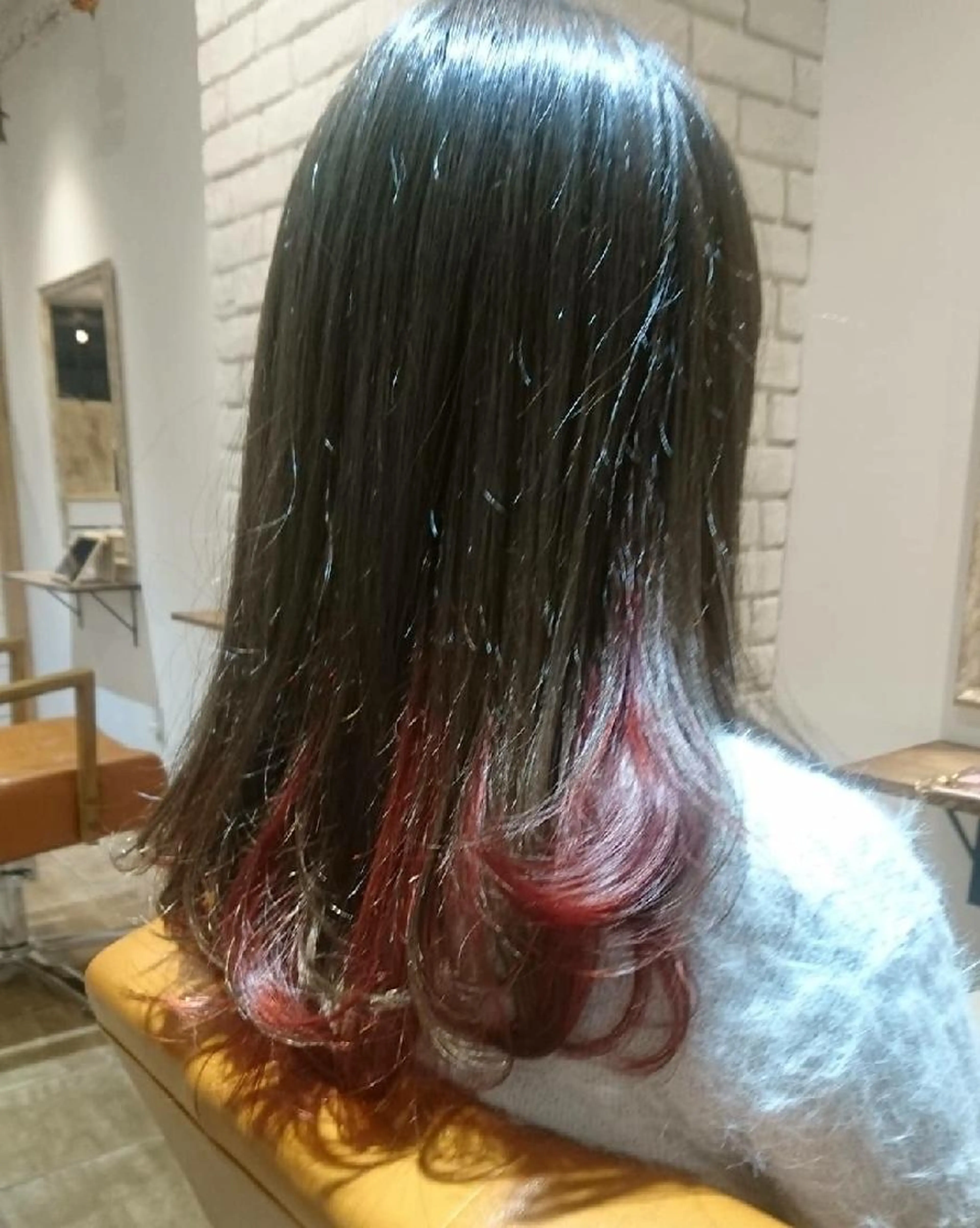 🔴人とは違うお洒落なデザインに🔴ケアブリーチ込み✨インナー or グラデーションカラー & カットの写真