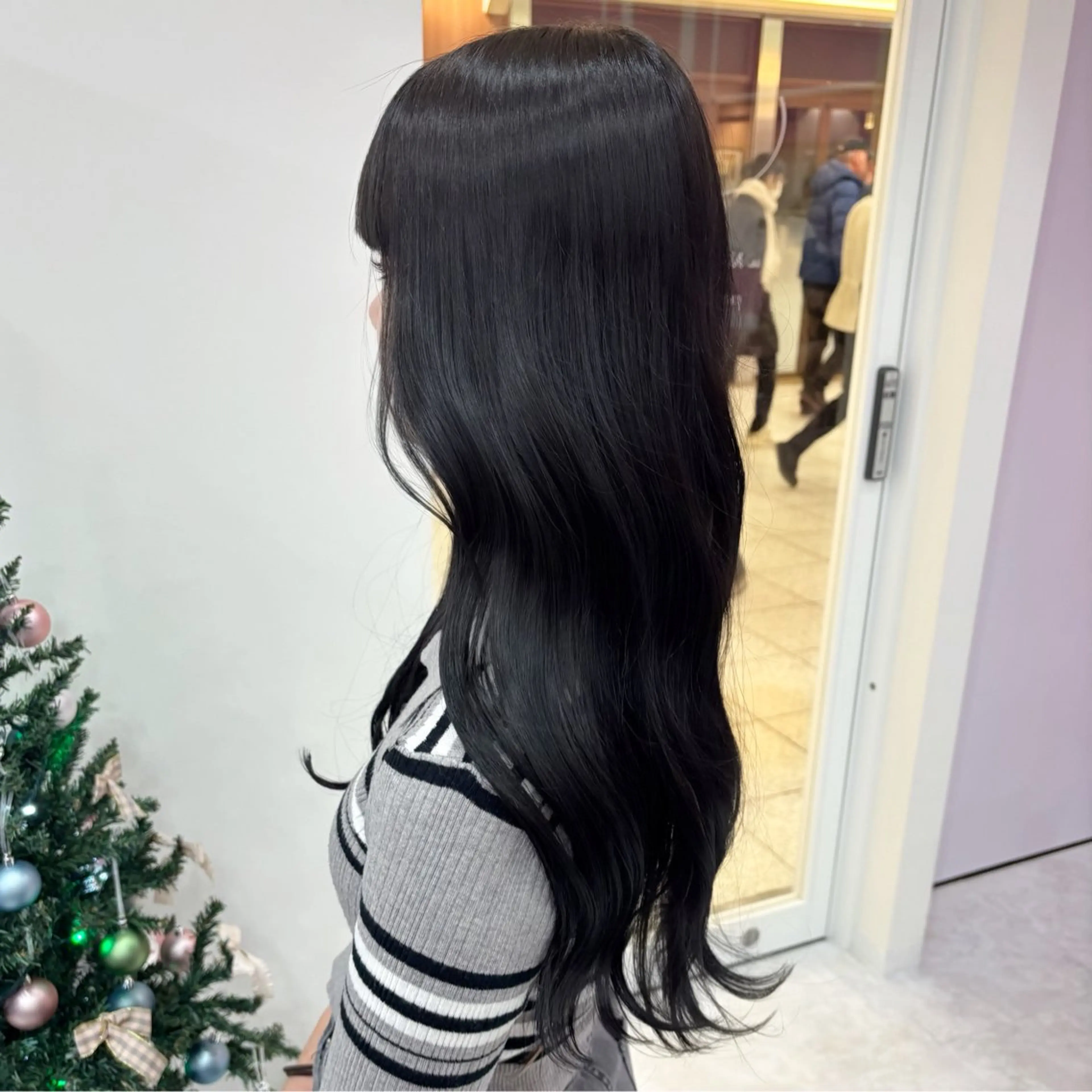 ロング カラー 伊藤 綾のヘアスタイル