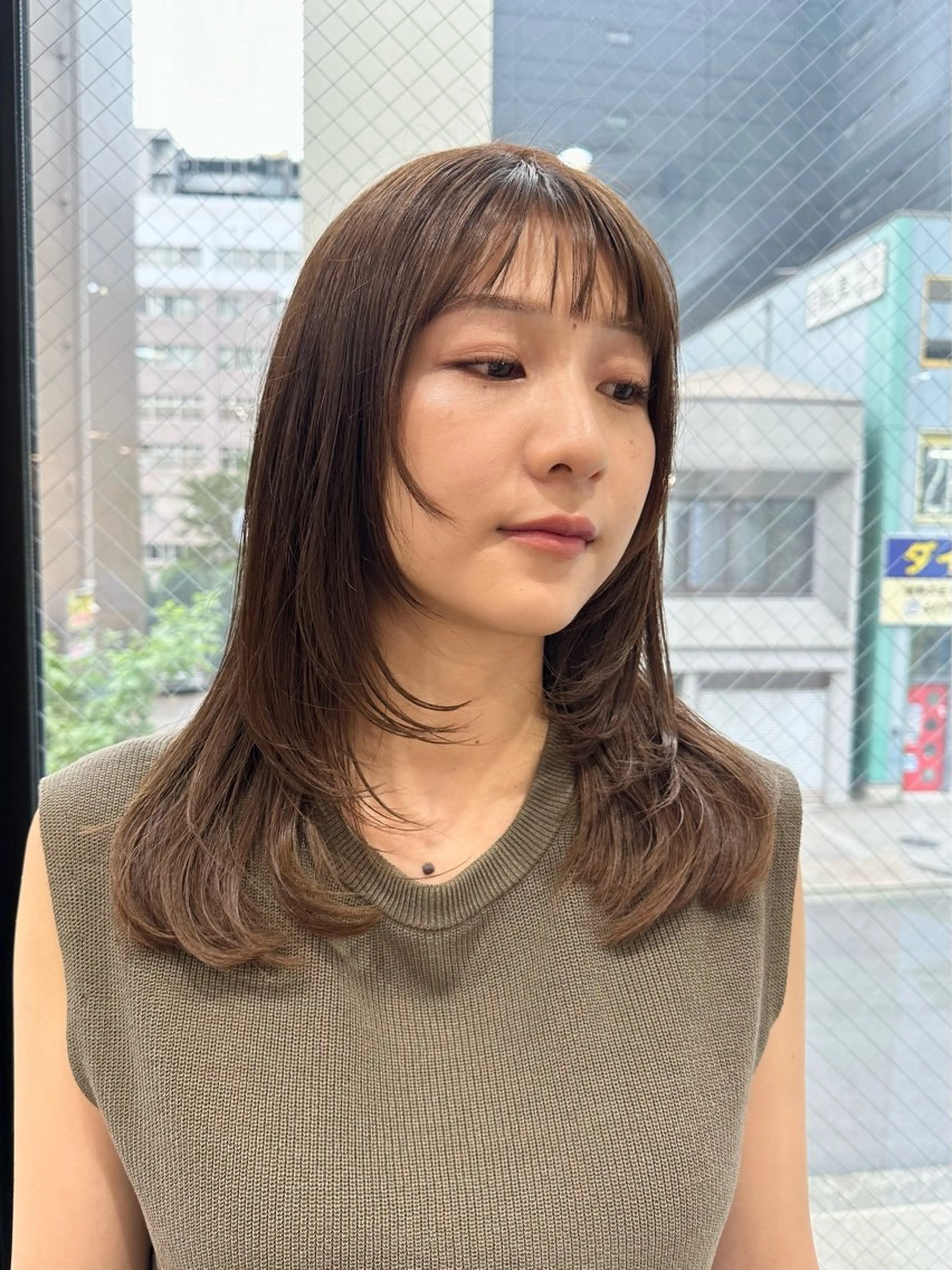 ミディアム カラー レイヤーカット mizuki 韓国 ヘア/髪質改善のヘアスタイル