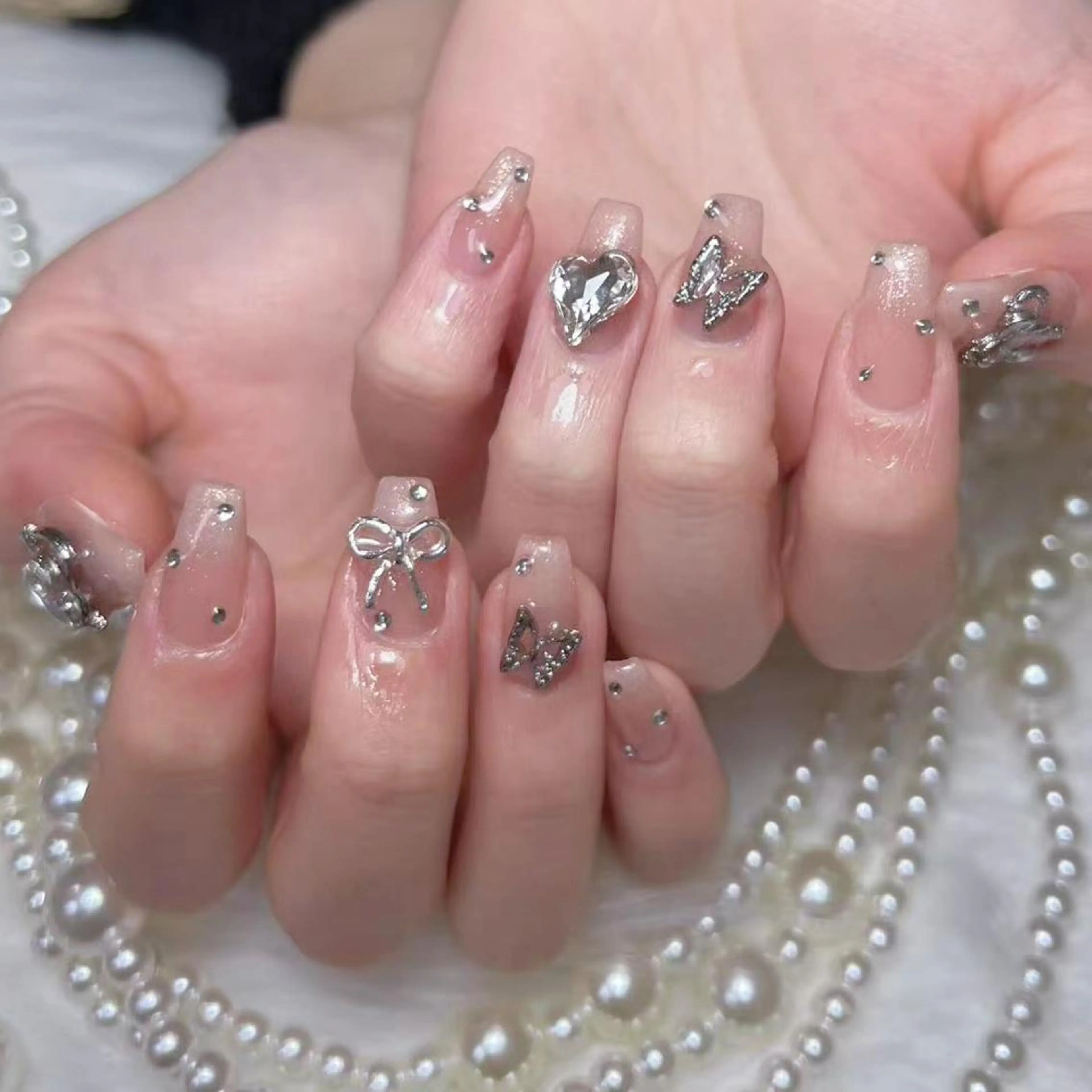 ネイル アートネイル オーロラネイル フラッシュネイル ガーリー キラキラネイル ハンドネイル リナ 💅のネイルデザイン