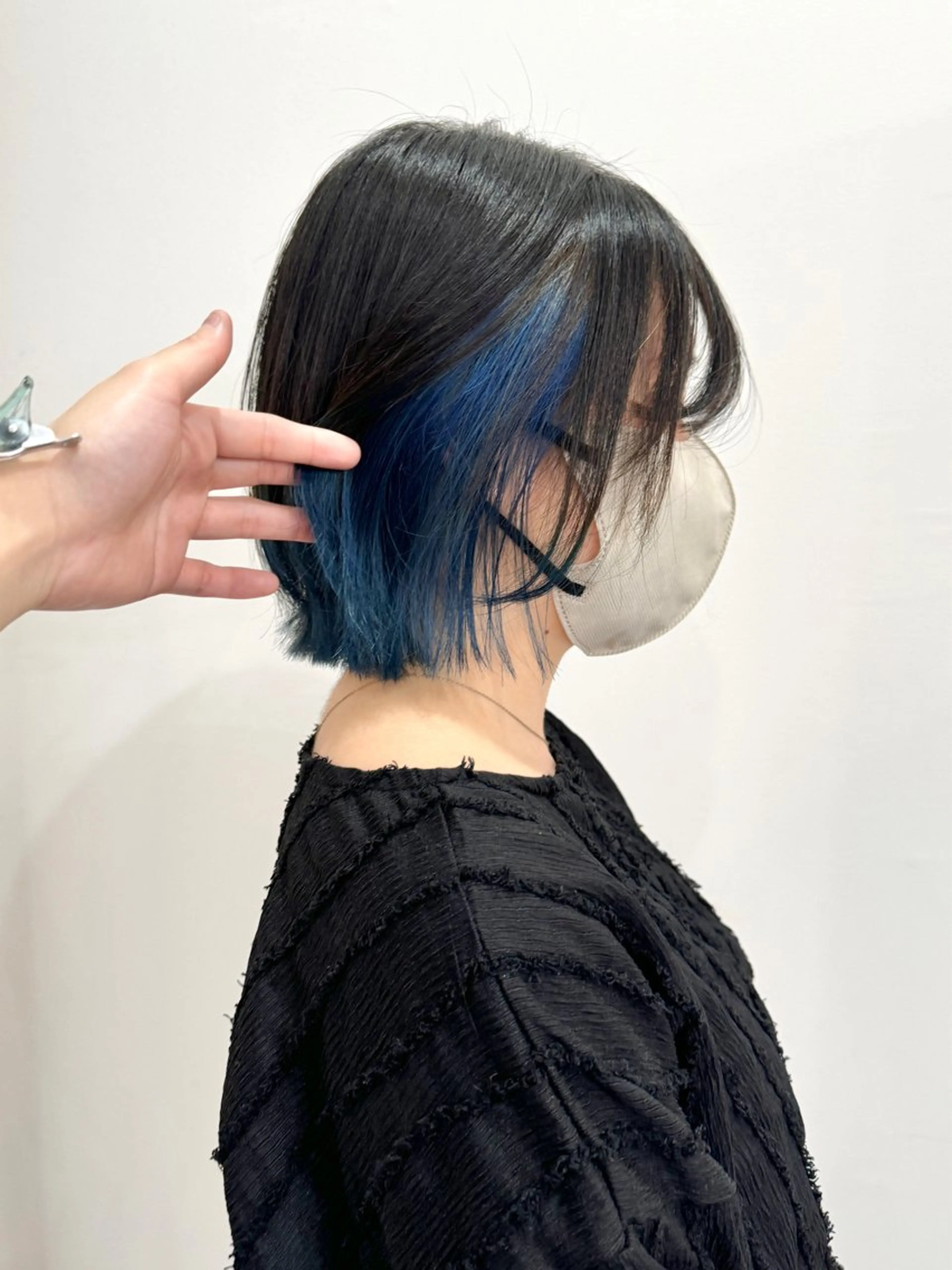 ショート カラー ブルーカラー インナーカラー ヘアカラー トリートメント 切りっぱなしボブ/ ブリーチカラー/大塚のヘアスタイル