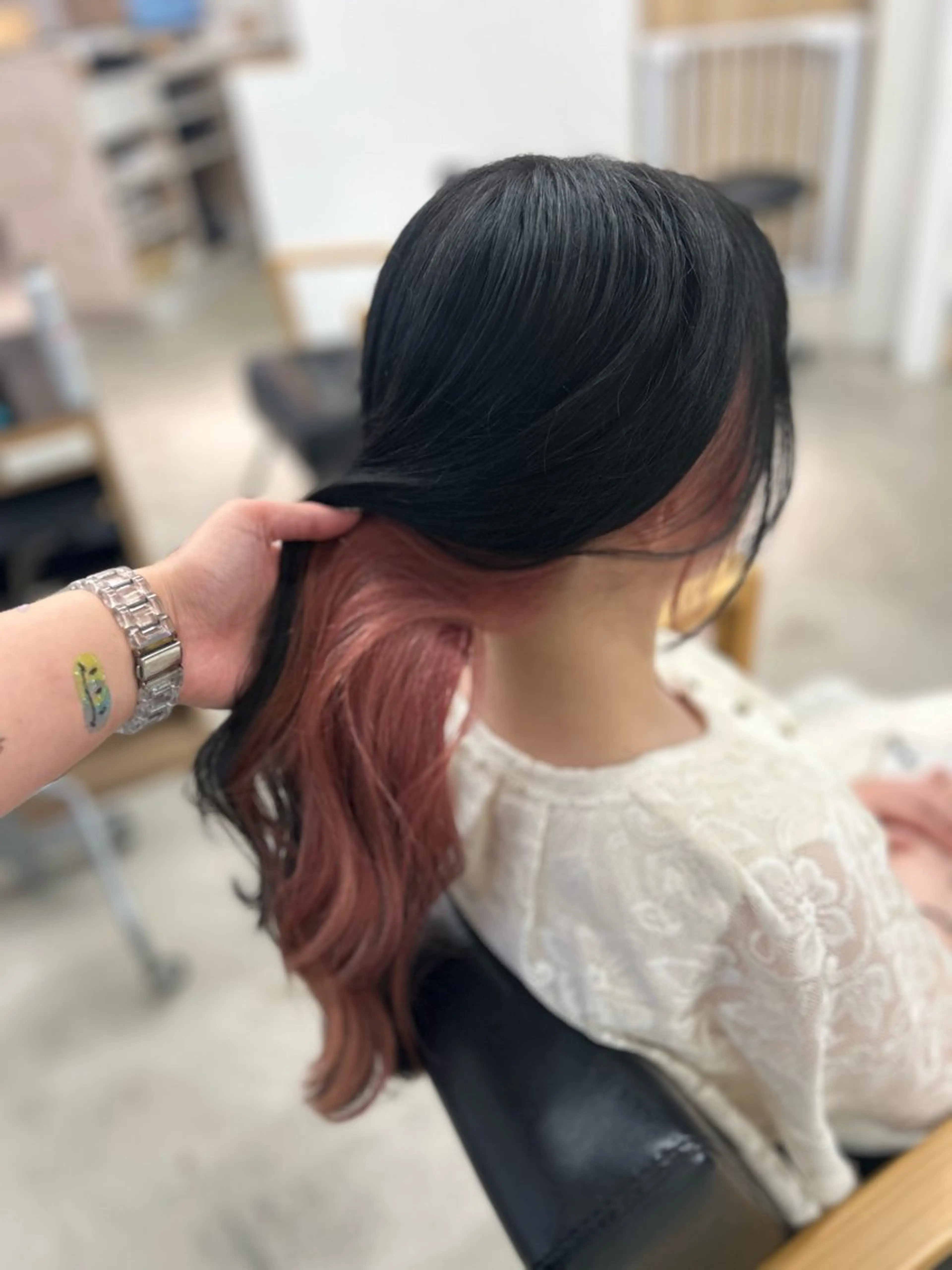 ロング カラー ブリーチ インナーカラー ピンクカラー 髪質改善 ロング ヘアカラー noa  🦋 ブリーチ/暖色のヘアスタイル