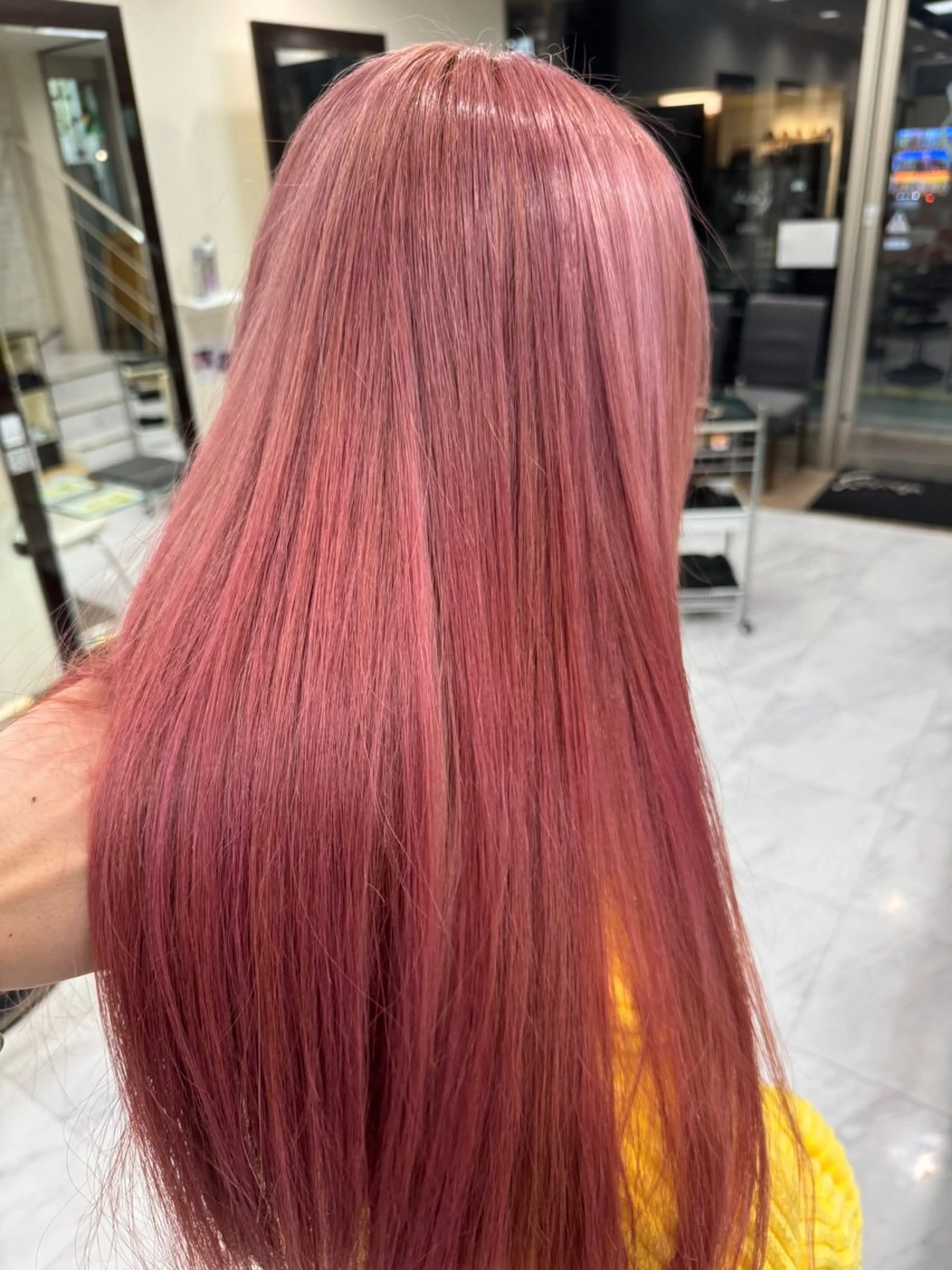 ロング カラー ヘアアレンジ 切りっぱなしボブ ブリーチ デザインカラー ダブルカラー グラデーションカラー カット ヘアカラー トリートメント 目黒 碧人のヘアスタイル