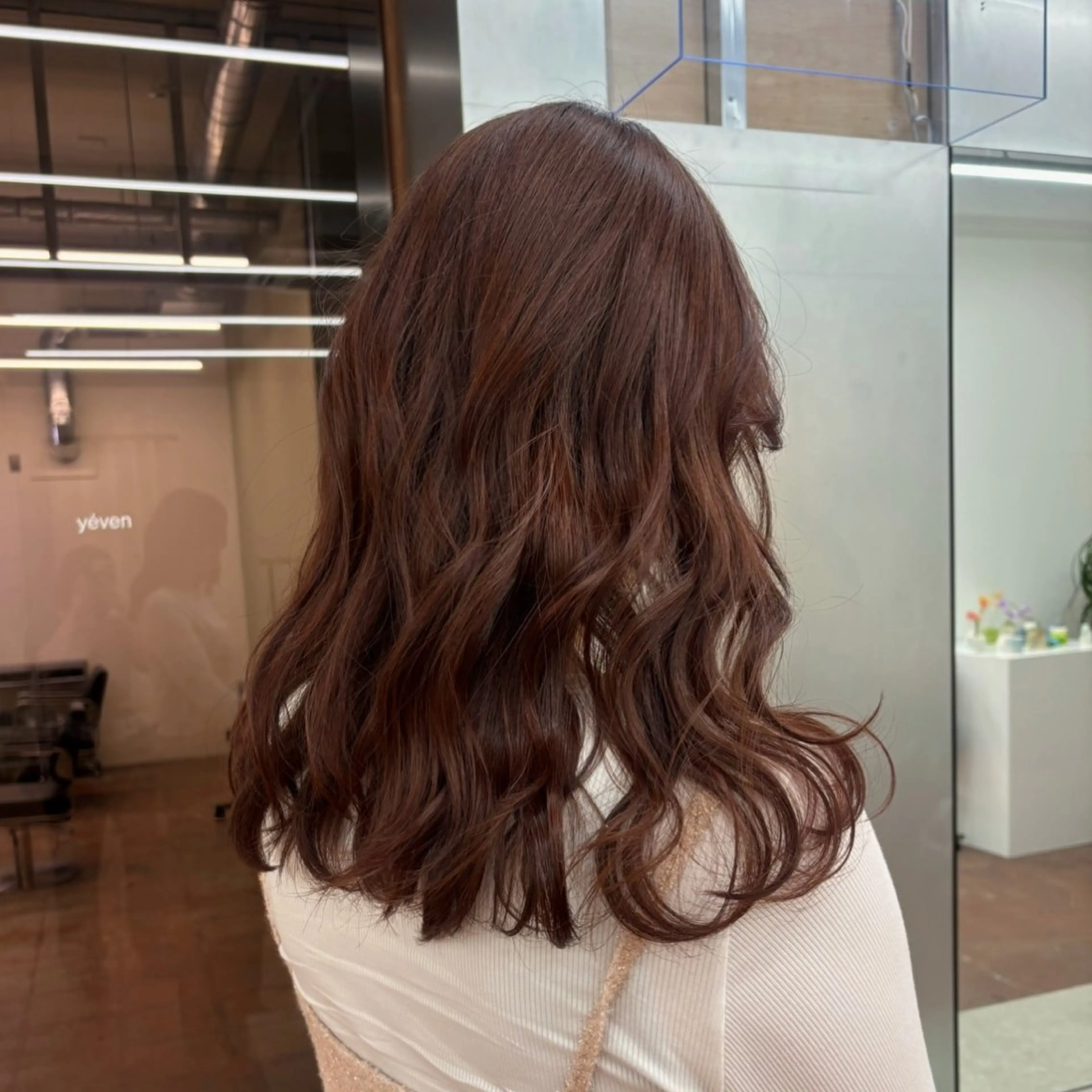 ミディアム カラー 山内 瑠莉のヘアスタイル